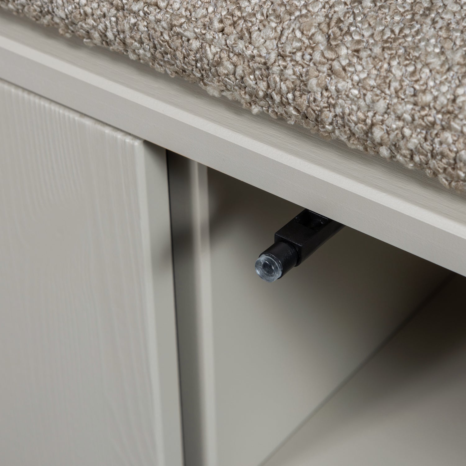 400529-D-02_VS_VT_Settle_Down_tv_meubel_bankje_met_zitkussen_108cm_grenen_dust_detail.png?auto=webp&format=png&width=1500&height=1500