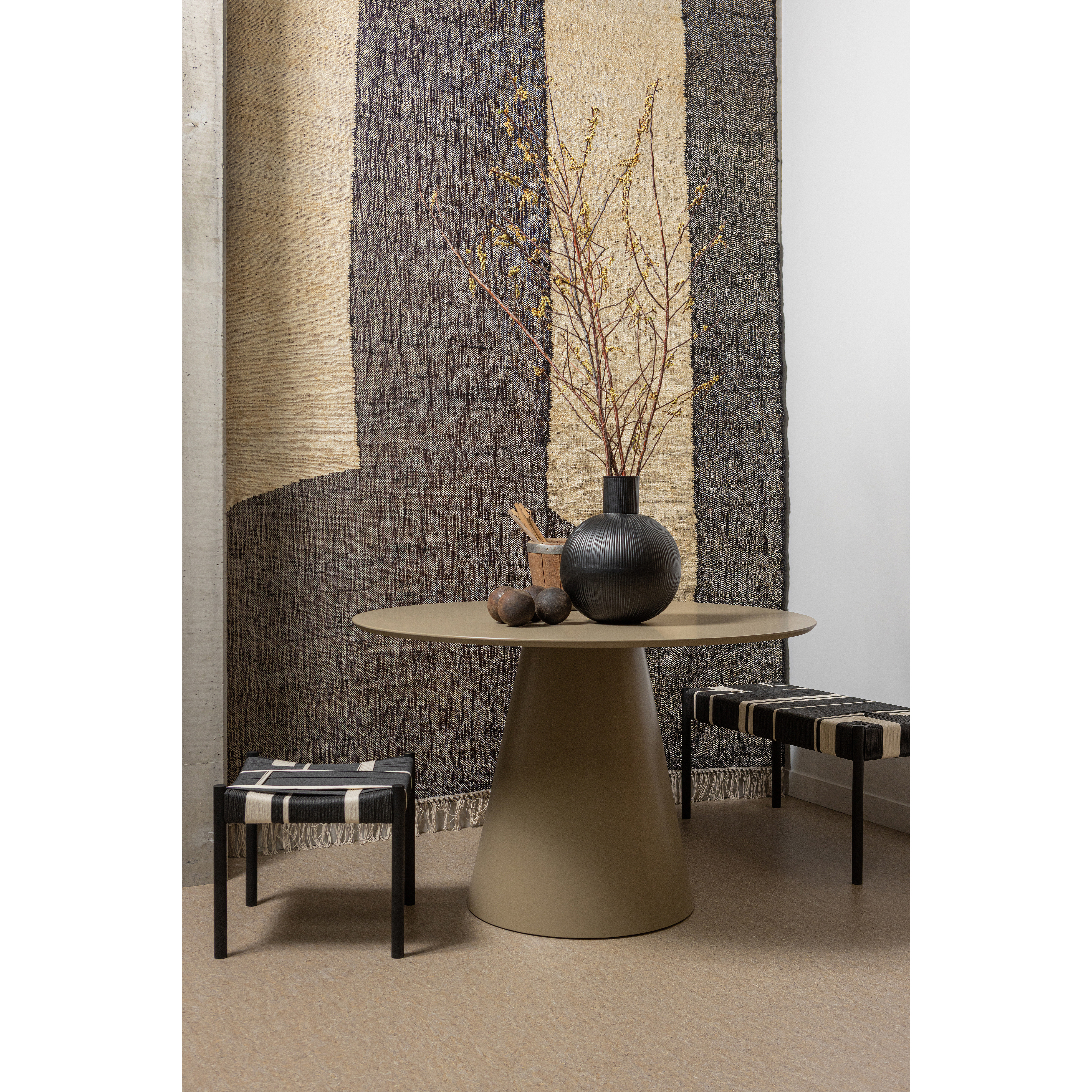 340516-N-340512-B-373344-Z-340505-Z-340506-Z-01_SF_WE_Lias_vloerkleed_Jorre_eettafel_Pixie_Jessy_bankje_kruk.jpg?auto=webp&format=png&width=1500&height=1500