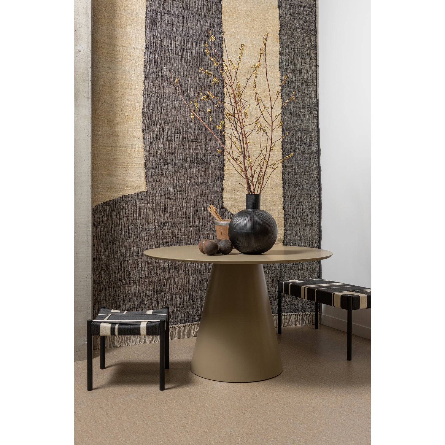 340516-N-340512-B-373344-Z-340505-Z-340506-Z-01_SF_WE_Lias_vloerkleed_Jorre_eettafel_Pixie_Jessy_bankje_kruk.jpg?auto=webp&format=png&width=1500&height=1500