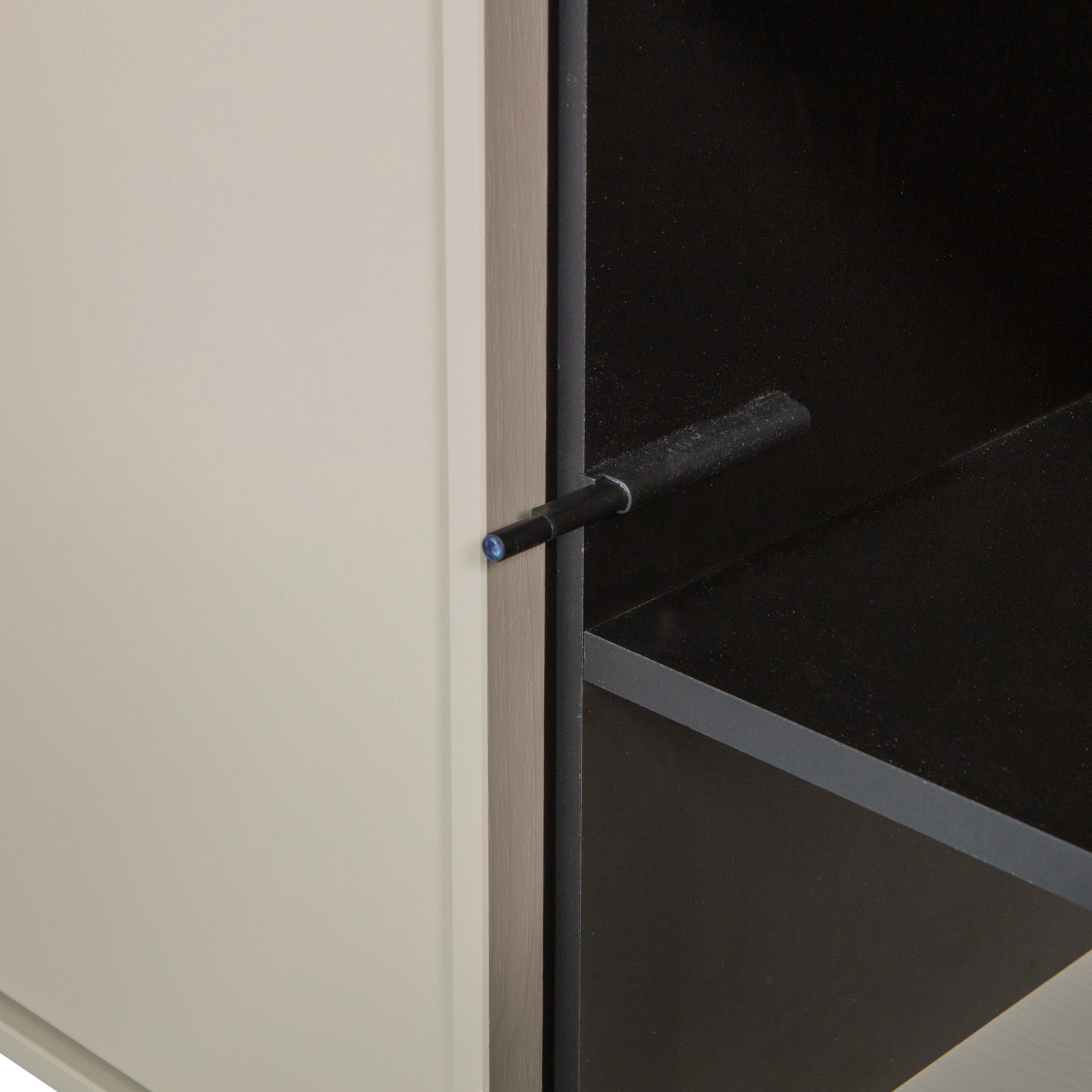 400494-M-02_VS_VT_Daily_closet_double_50x100cm_grenen_dakargrau_detail.jpg?auto=webp&format=png&width=1500&height=1500