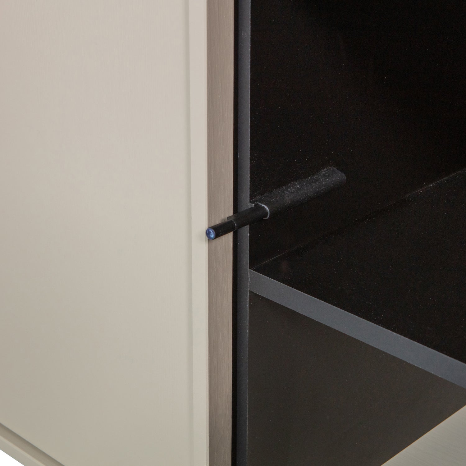 400494-M-02_VS_VT_Daily_closet_double_50x100cm_grenen_dakargrau_detail.jpg?auto=webp&format=png&width=1500&height=1500