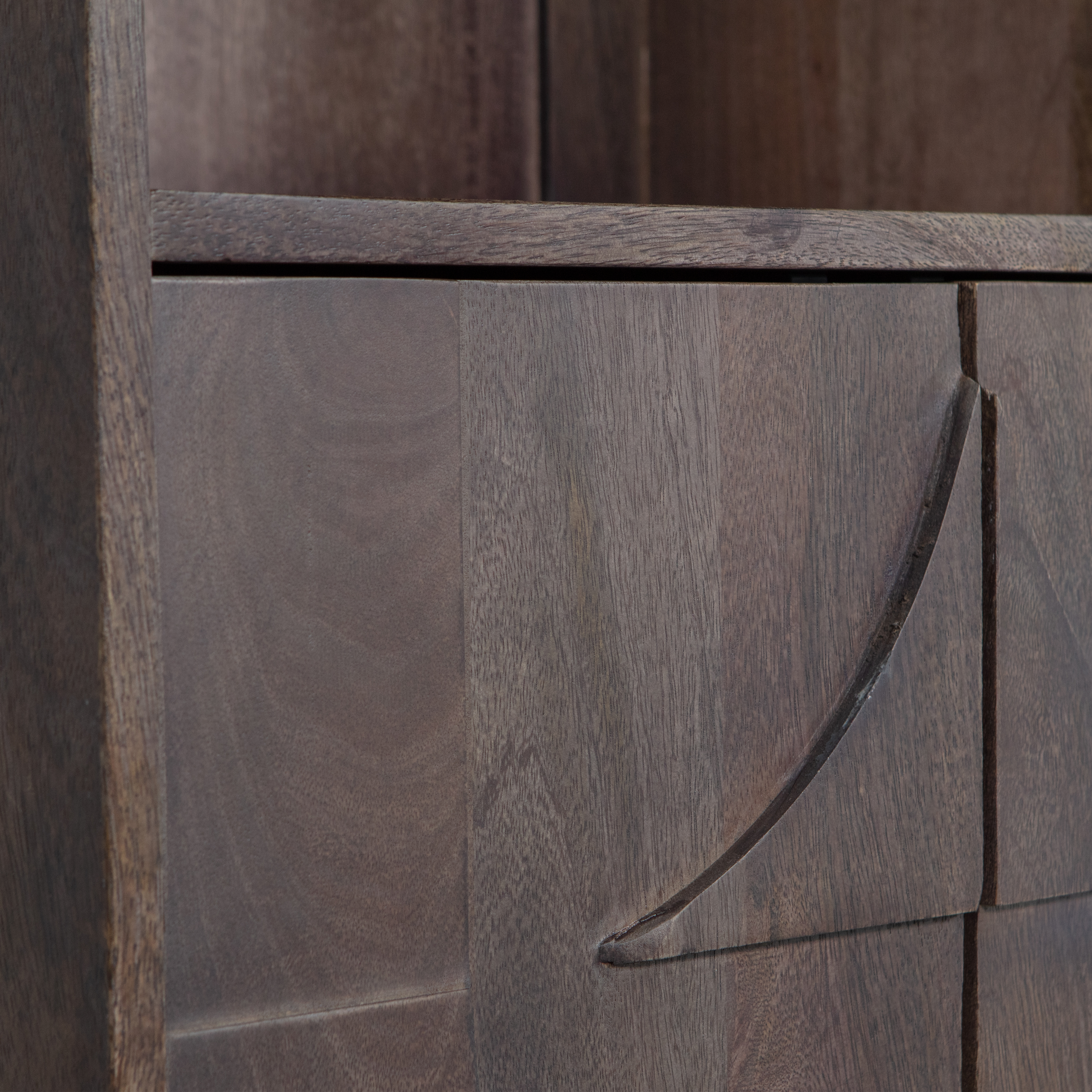 801300-W-02_VS_BP_Draw_4_deurs_opbergkast_met_open_vak_mango_hout_walnooot_detail.png?auto=webp&format=png&width=1500&height=1500