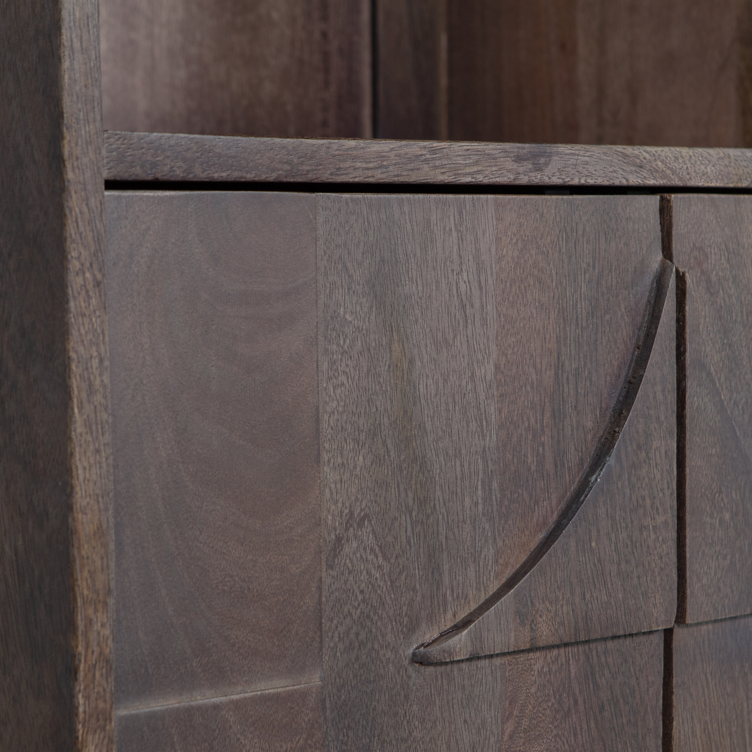 801300-W-02_VS_BP_Draw_4_deurs_opbergkast_met_open_vak_mango_hout_walnooot_detail.png?auto=webp&format=png&width=1500&height=1500