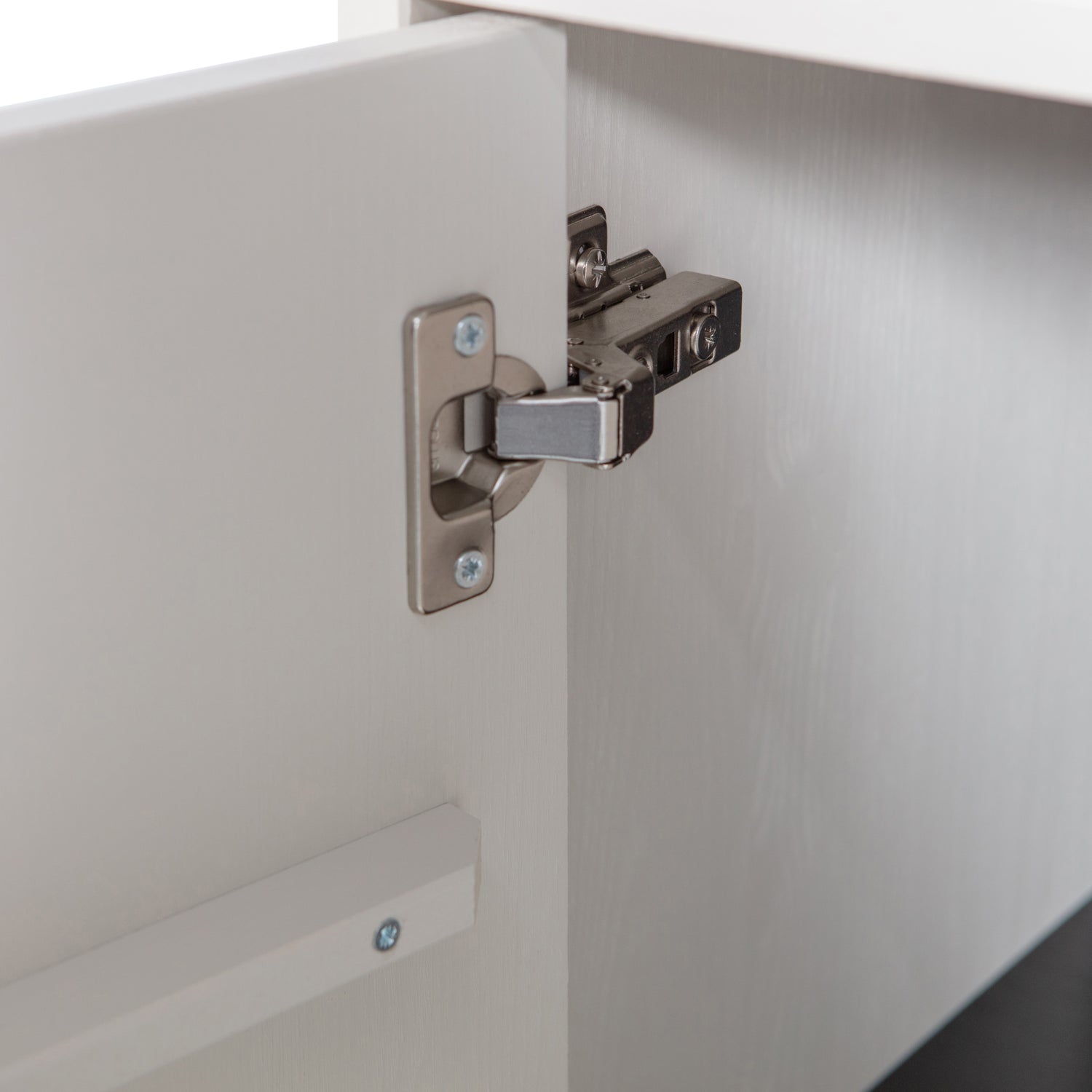 400477-M-02_VS_VT_Basic_2_deurs_vitrinekast_grenen_mist_detail.jpg?auto=webp&format=png&width=1500&height=1500