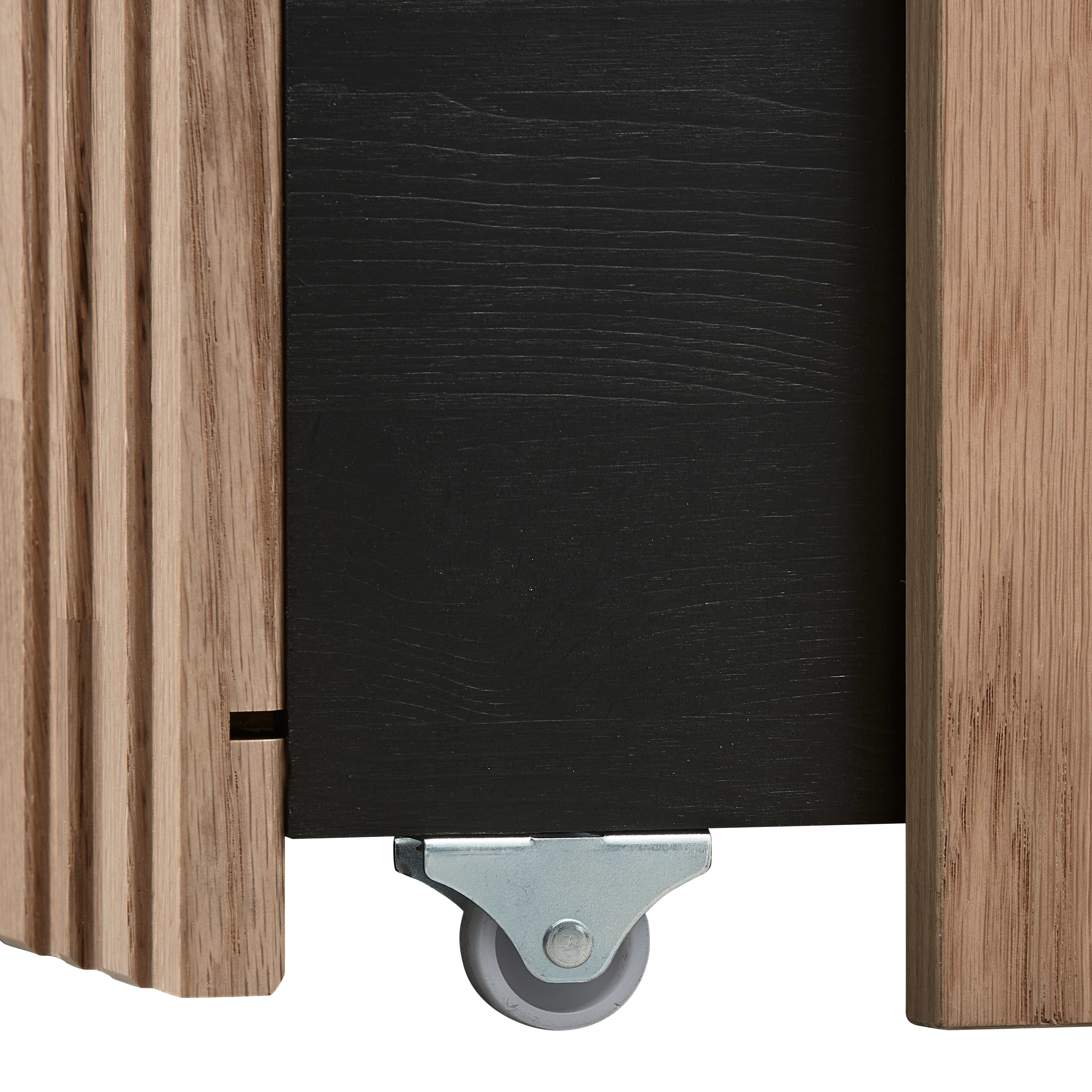 374040-B-02_VS_WE_New_gravure_Kistbank_eiken_blanke_lak_detail.png?auto=webp&format=png&width=1500&height=1500