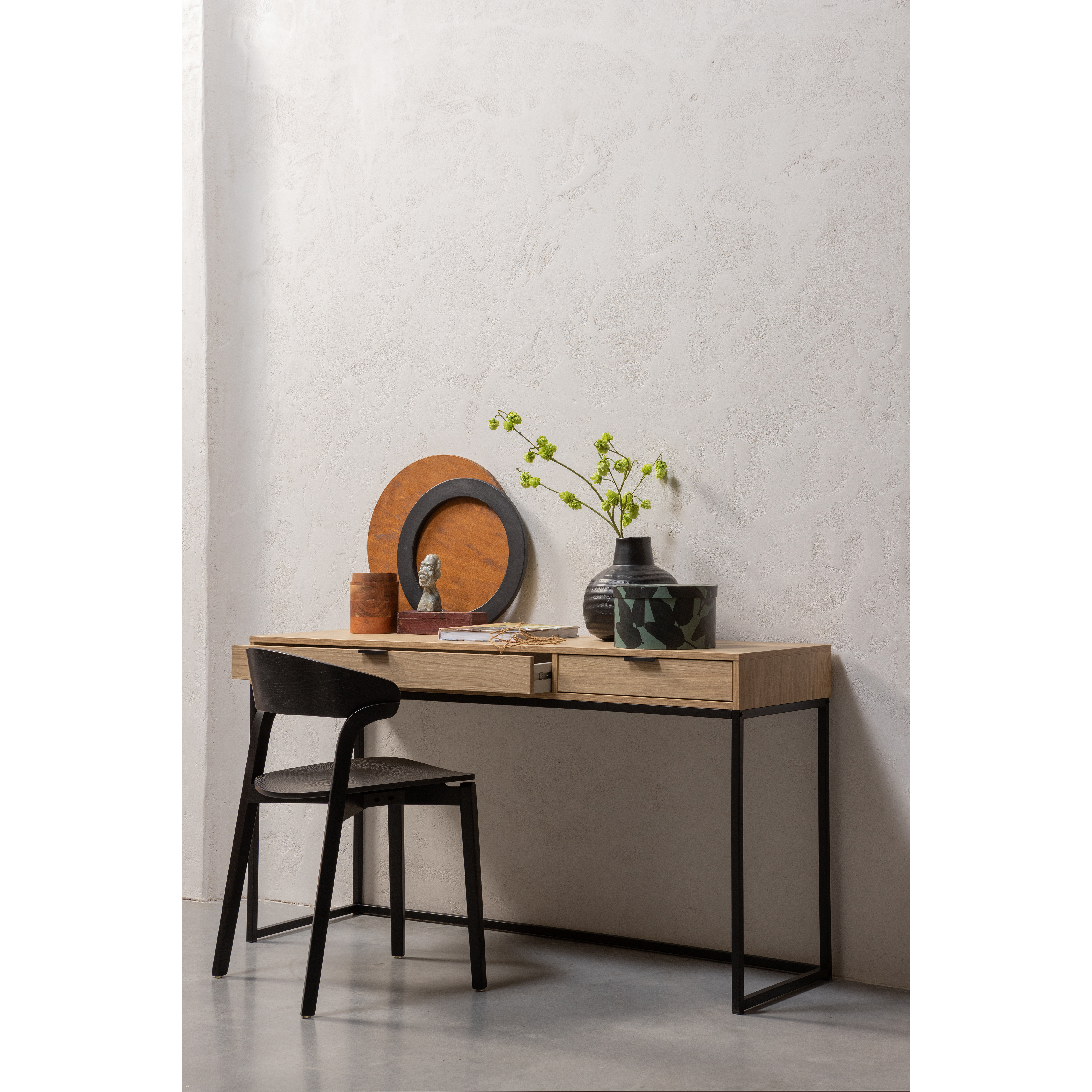374107-E-377393-Z-01_SF_WE_Silas_bureau_eiken_melamine_Cras_zwart.jpg?auto=webp&format=png&width=1500&height=1500