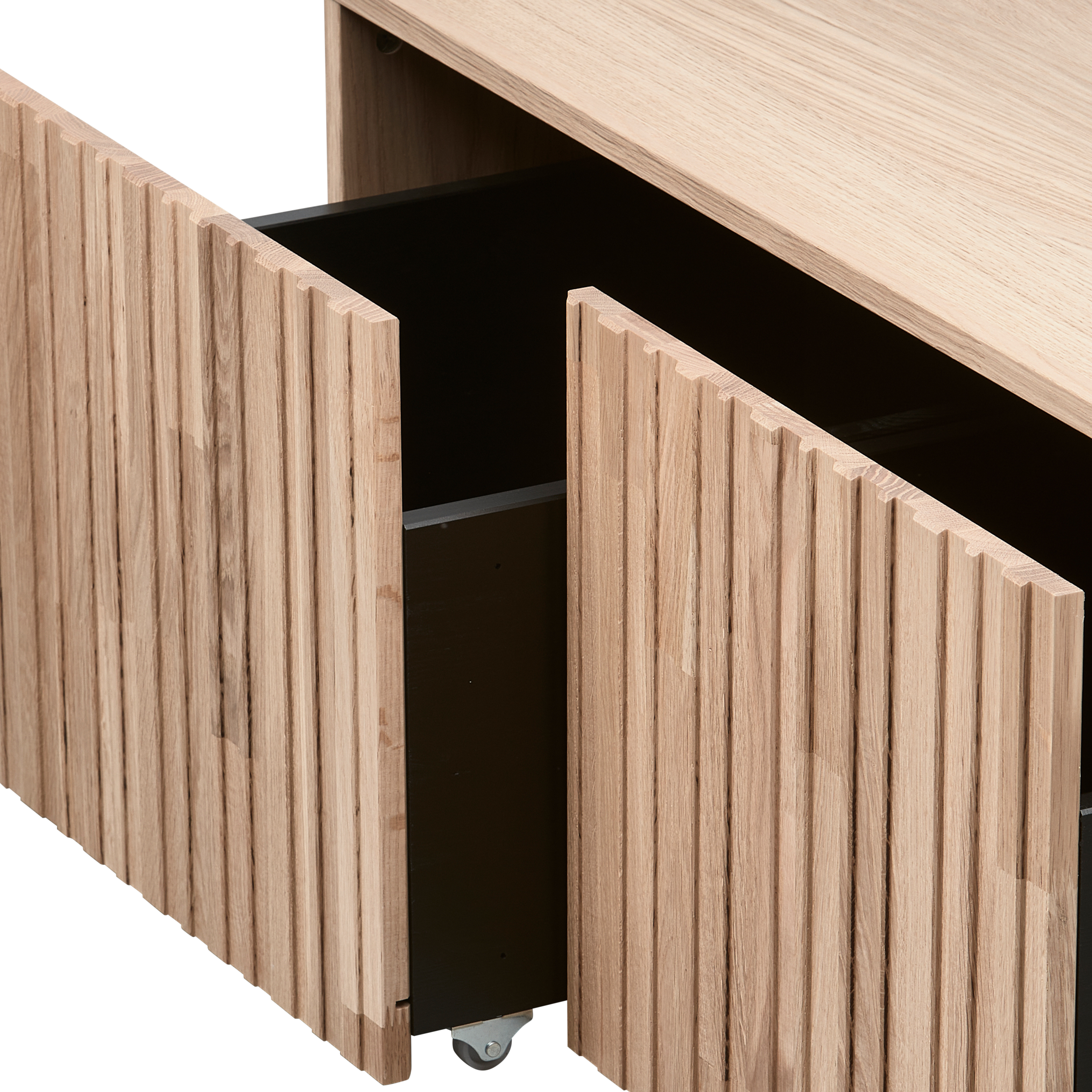 374040-B-01_VS_WE_New_gravure_Kistbank_eiken_blanke_lak_detail.png?auto=webp&format=png&width=1500&height=1500