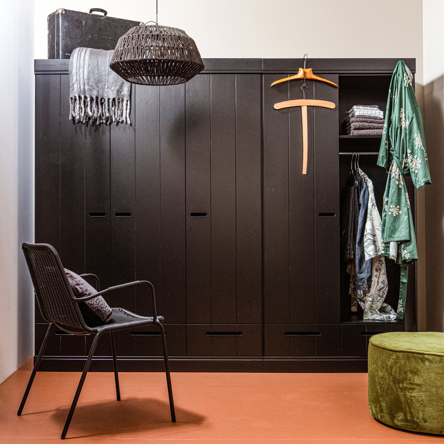 360305-Z-360302-Z-350410-M-377102-Z-01_SF_FA_Connect_stroken_3_deurs_2_deurs_Sara_army_Kace_VIERKANT.jpg?auto=webp&format=png&width=1500&height=1500