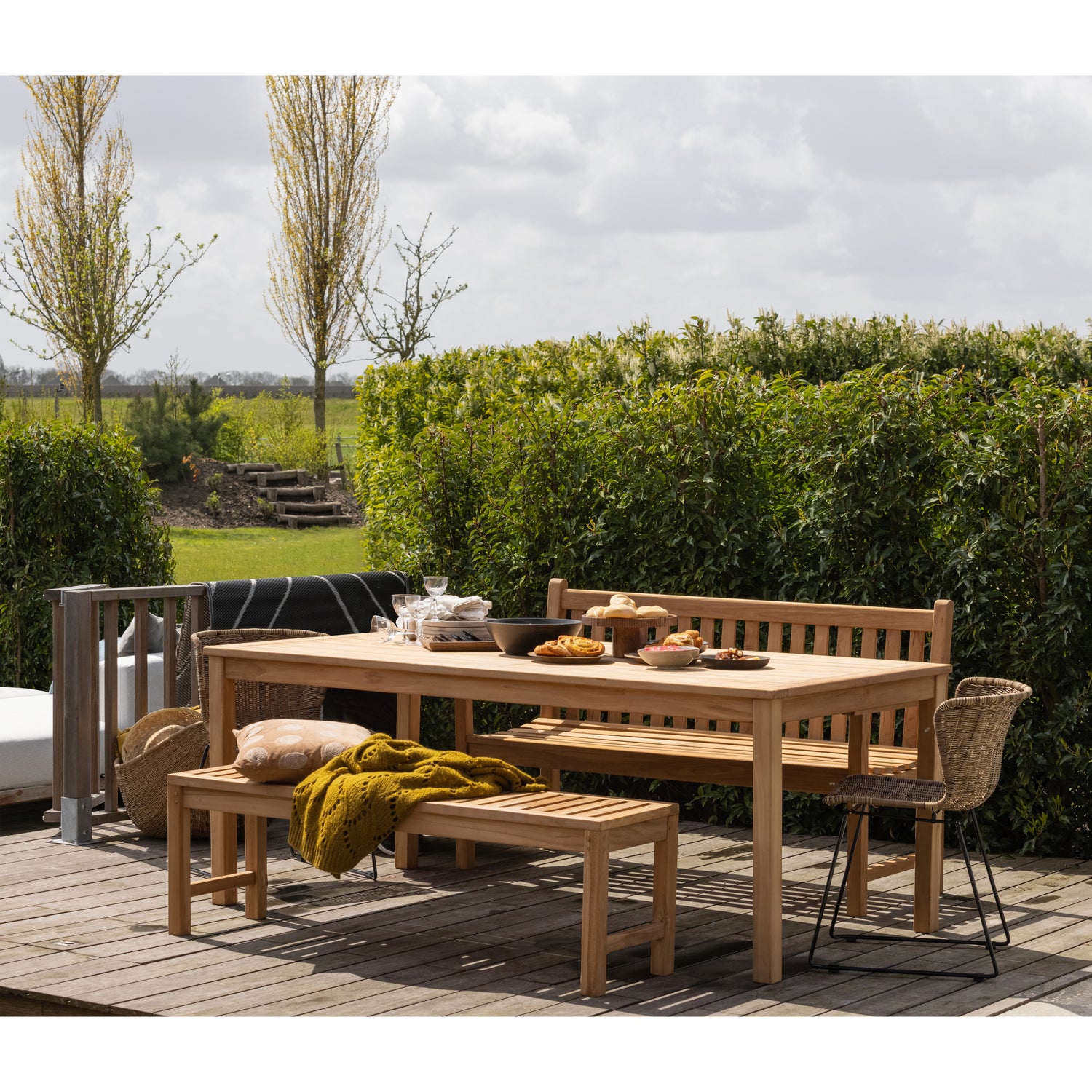 377175-N-377177-N-377178-N-378616-N-02_SF_FA_Ebbe_teak_naturel_150cm_Jisse_200cm_Jisse_tuinbank_145cm_Wings_stoel_naturel.jpg?auto=webp&format=png&width=1500&height=1500