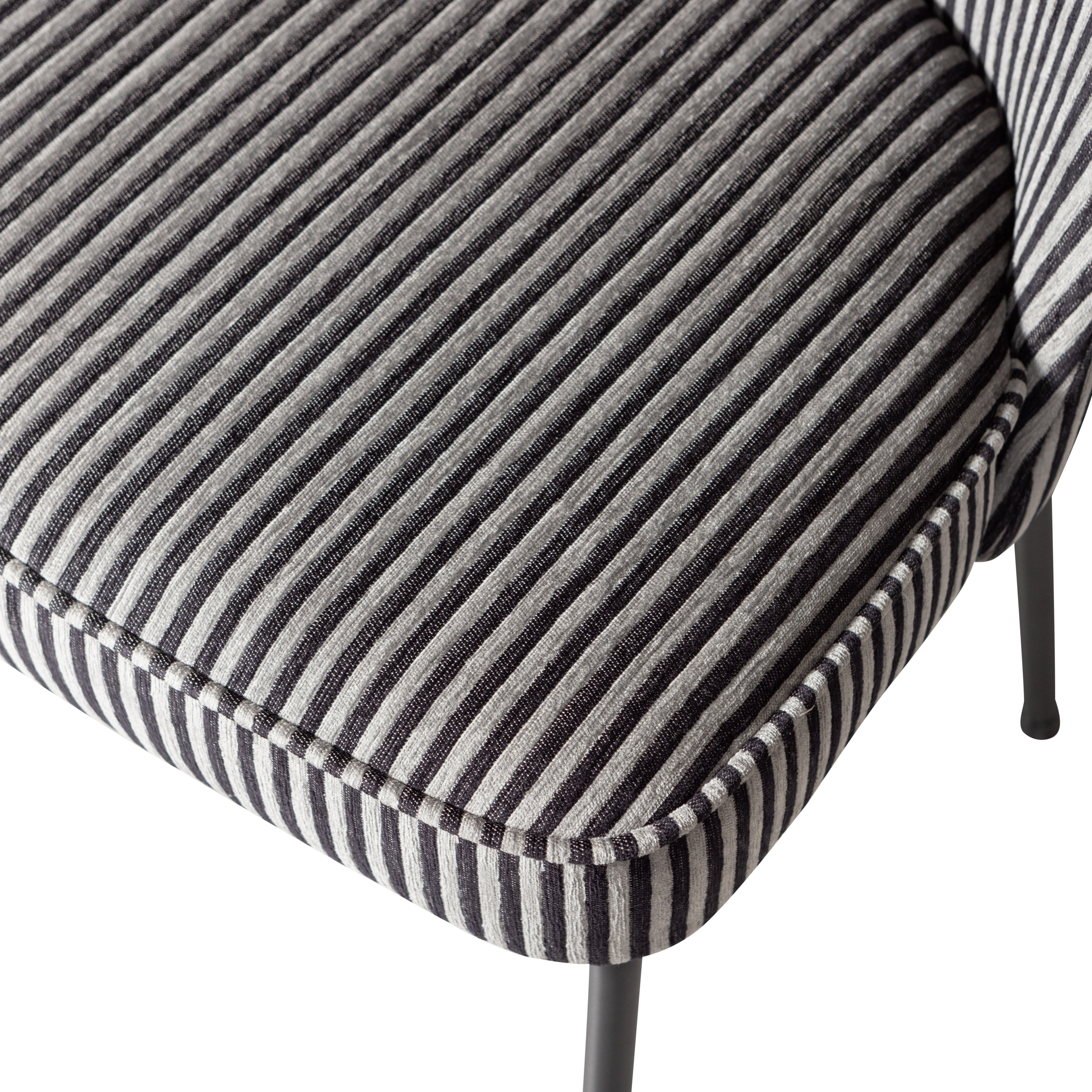 800816-ZG-01_VS_BP_Vogue_eetkamerstoel_streep_zwart_grijs_detail.png?auto=webp&format=png&width=1500&height=1500
