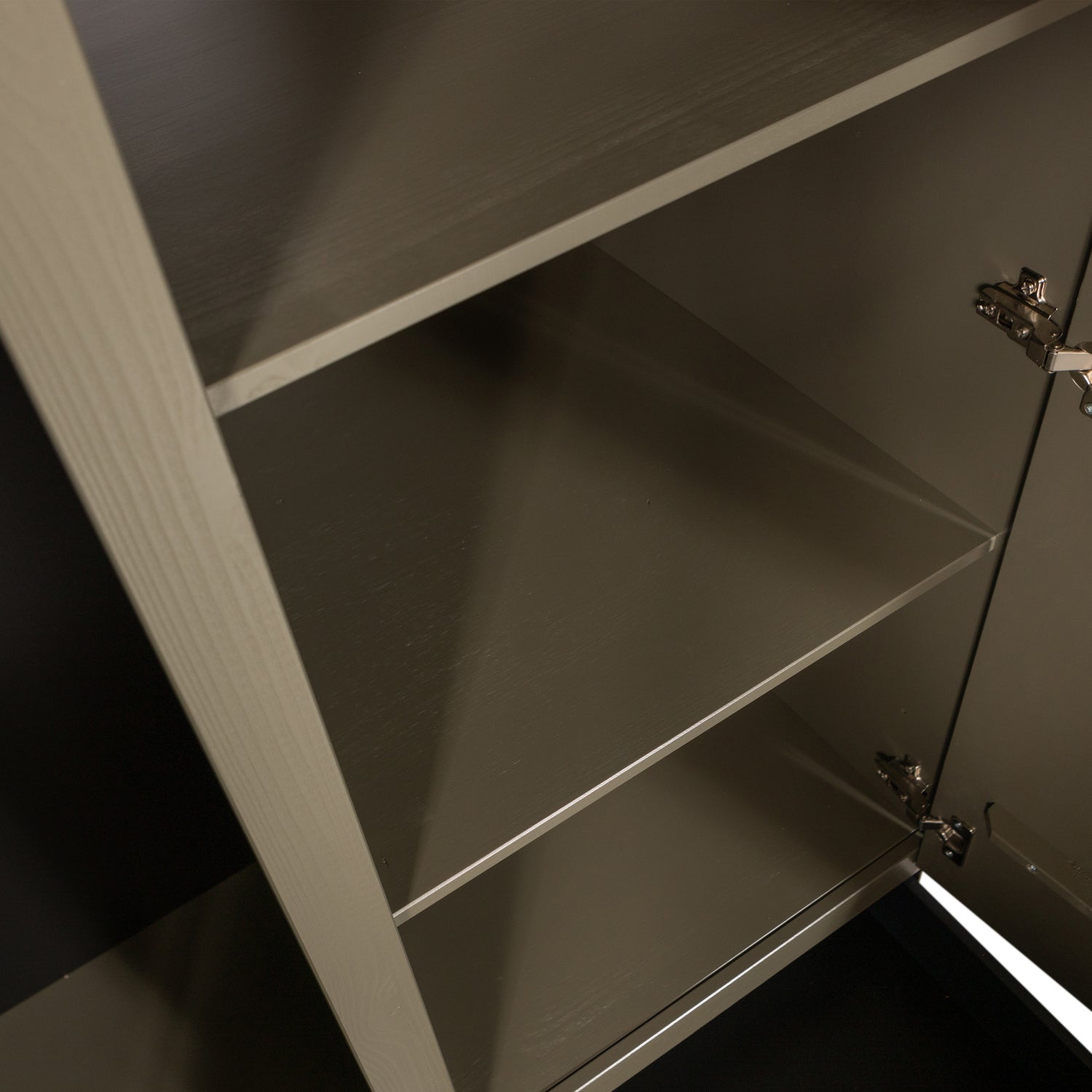 375186-FR-02_VS_WE_Alfie_kledingkast_smal_107cm_grenen_forest_detail.png?auto=webp&format=png&width=1500&height=1500