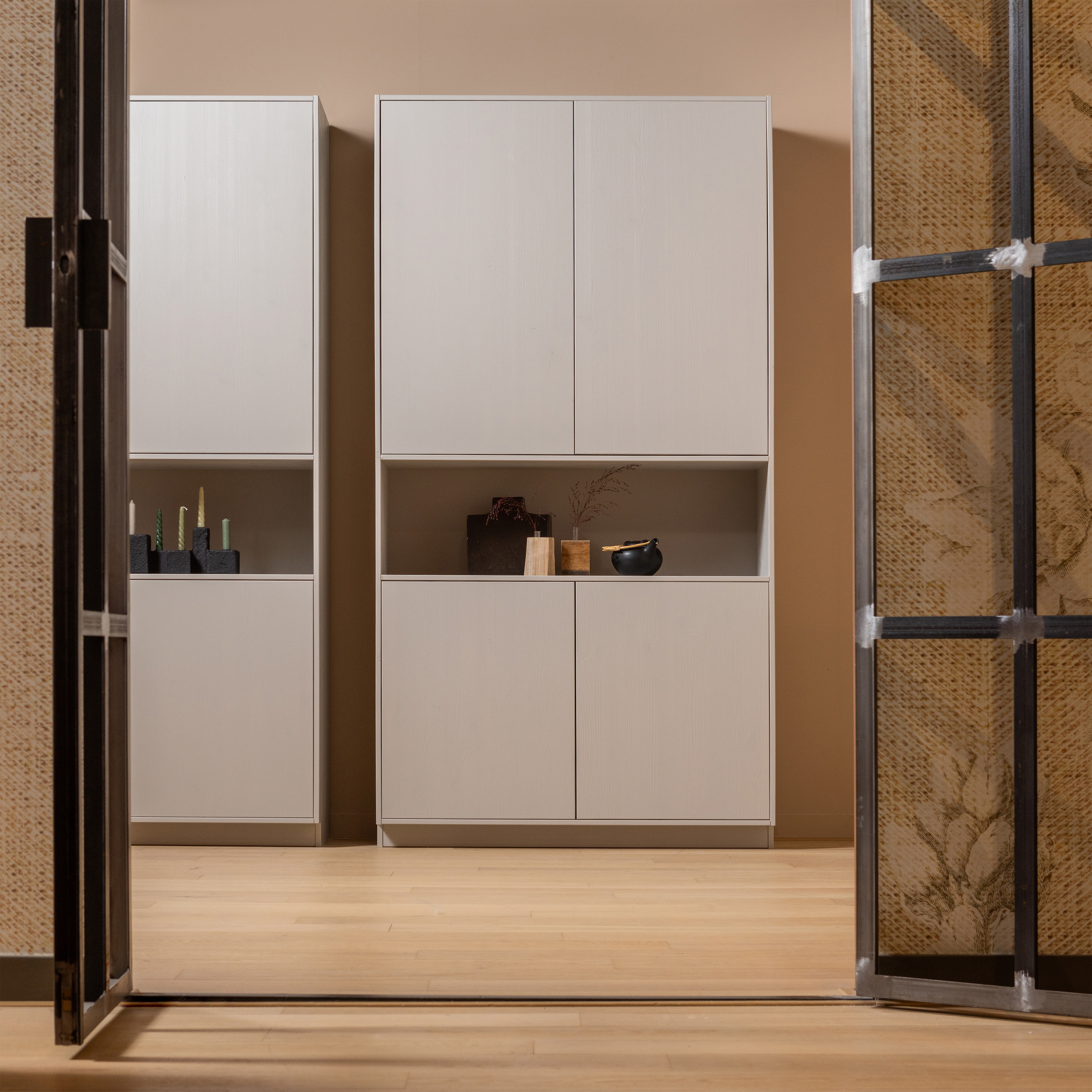 373466-M-01_SF_BL_Finca_opbergkast_110cm_grenen_mist_vierkant.jpg?auto=webp&format=png&width=1500&height=1500