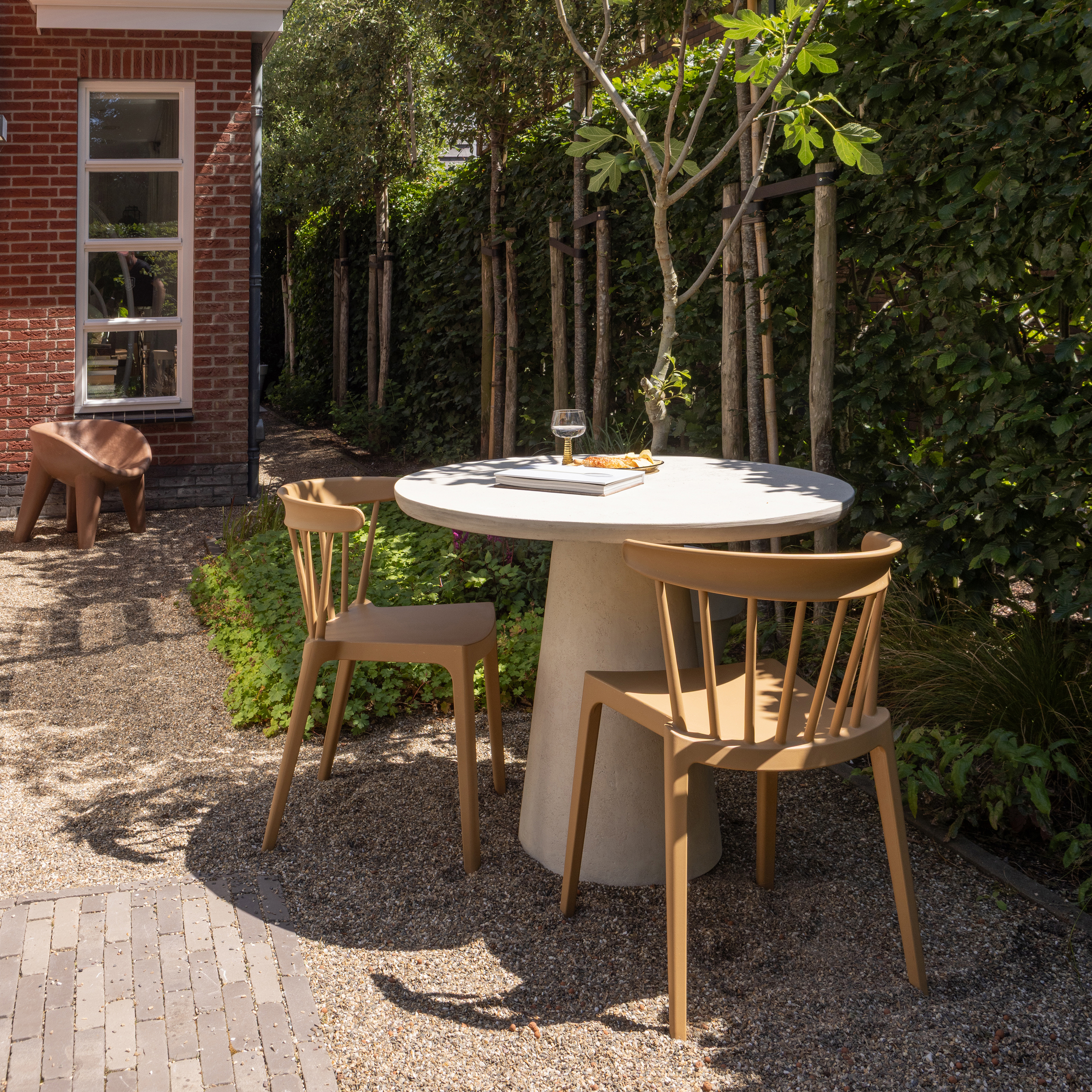 377718-N__378634-CM_01_SF_WO_Kevon_tuintafel_Bliss_tuinstoel_karamel.jpg?auto=webp&format=png&width=1500&height=1500