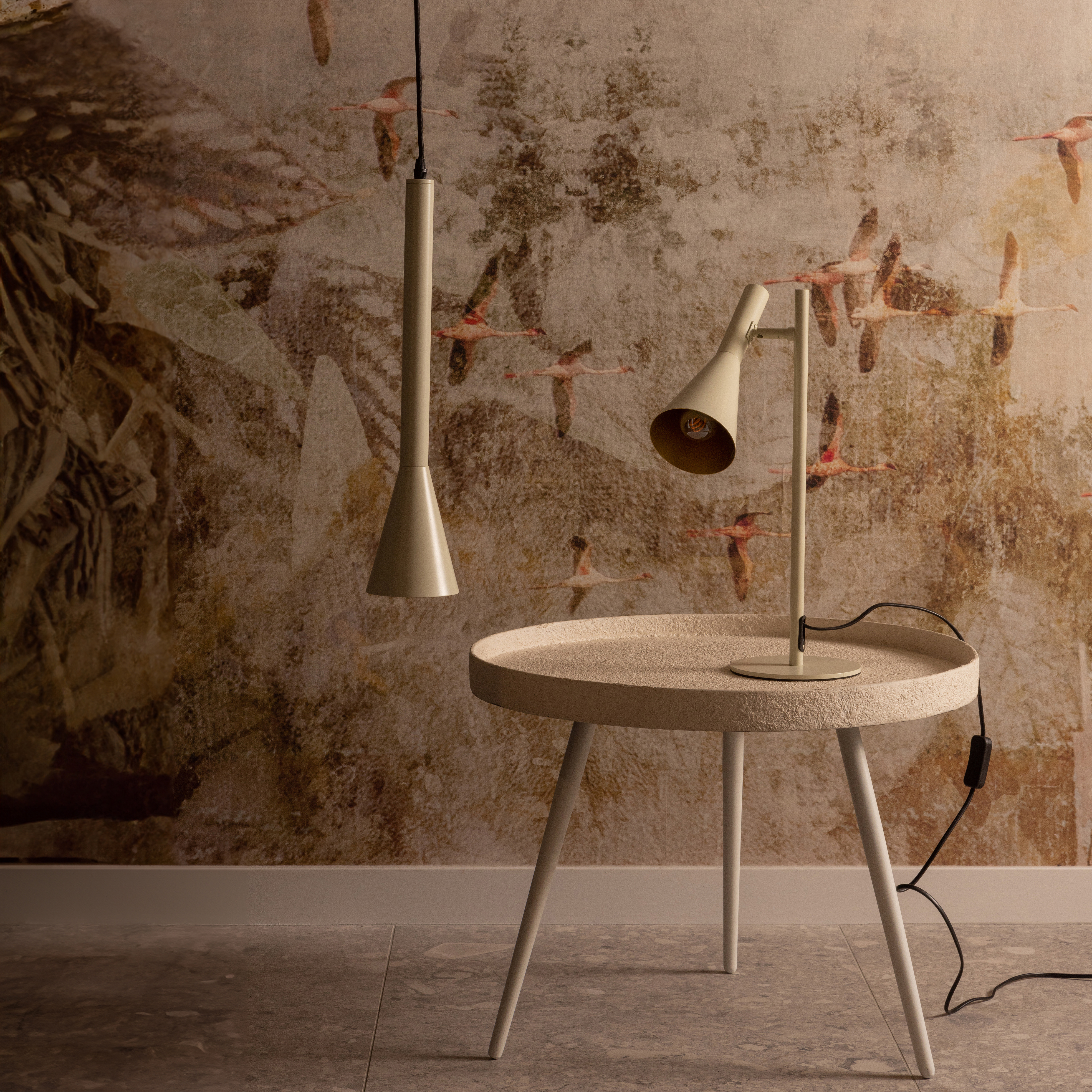 801363-Z-801362-Z-800947-N-01_SF_BP_Body_hanglamp_tafellamp_Bounds_bijzettafel_44xO58_VIERKANT.jpg?auto=webp&format=png&width=1500&height=1500