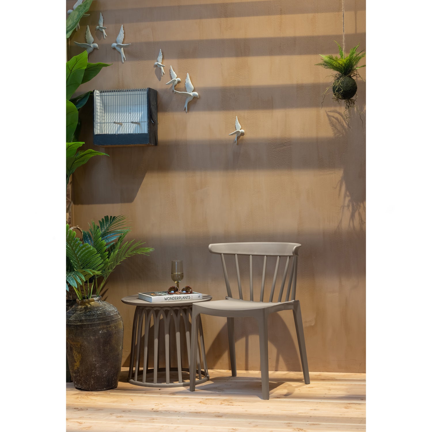 377167-TA-378634-TA-01_SF_FA_Boy_bijzettafel_kunststof_taupe_Bliss_spijlenstoel_taupe.jpg?auto=webp&format=png&width=1500&height=1500