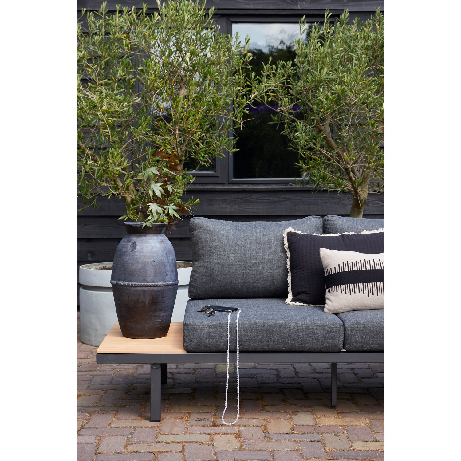 HM5074APDG-374022-Z-373972-K-01_SF_EXT_Bari_loungeset_Caleb_Arnon.jpg?auto=webp&format=png&width=1500&height=1500