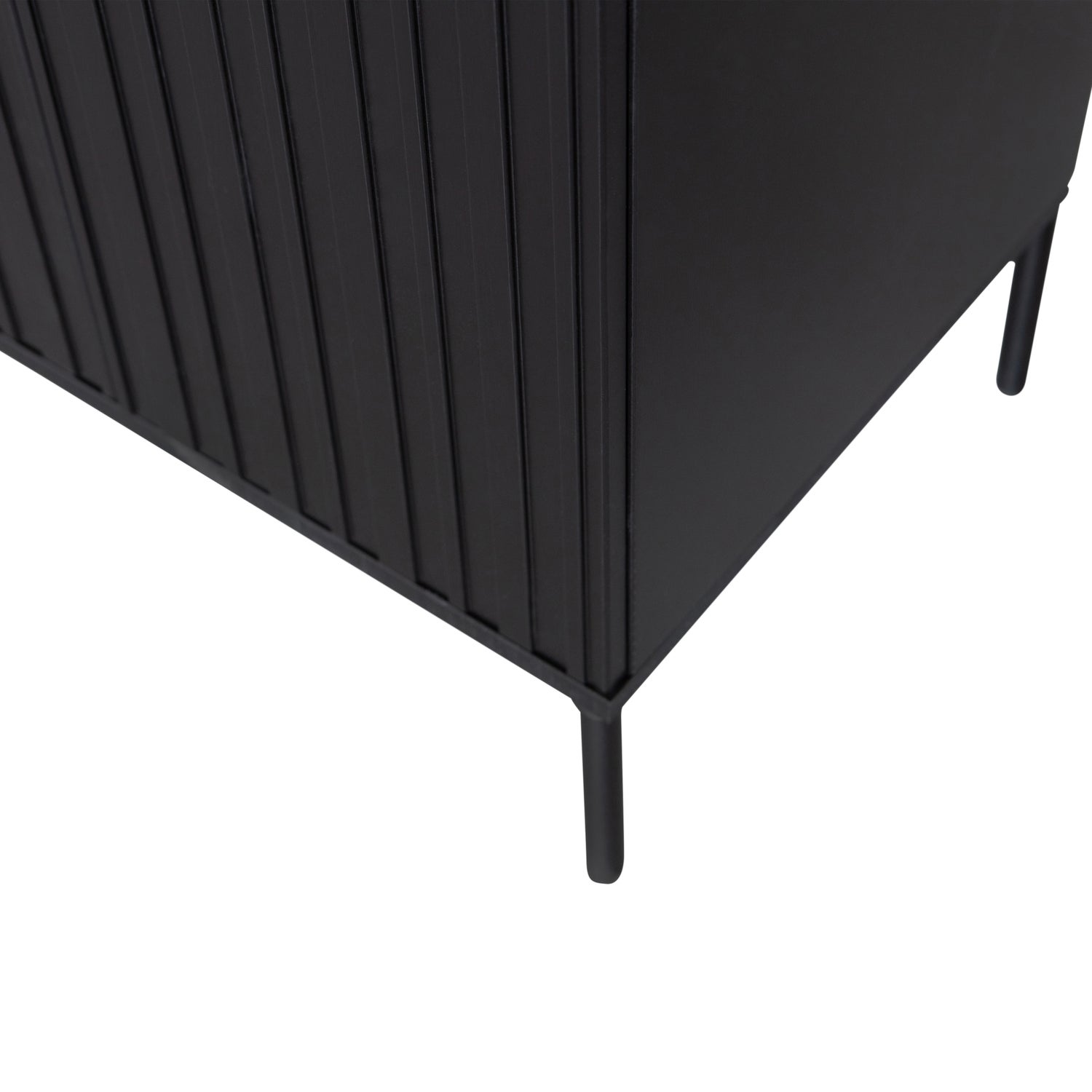 373474-Z-02_VS_WE_New_Gravure_hoge_kast_met_lade_grenen_zwart_detail.jpg?auto=webp&format=png&width=1500&height=1500