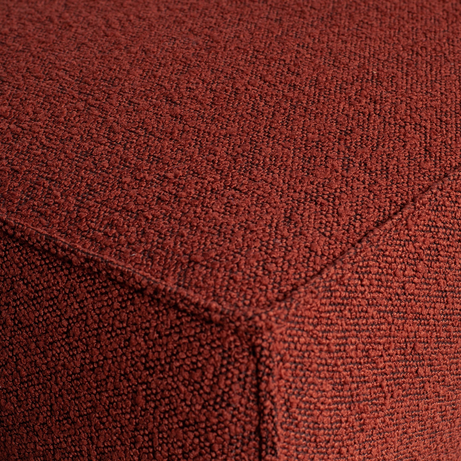 378663-C-378652-C-378655-C-378656-C-01_VS_BPH_Statement_hocker_boucle_chestnut_80x55cm_detail.jpg?auto=webp&format=png&width=1500&height=1500