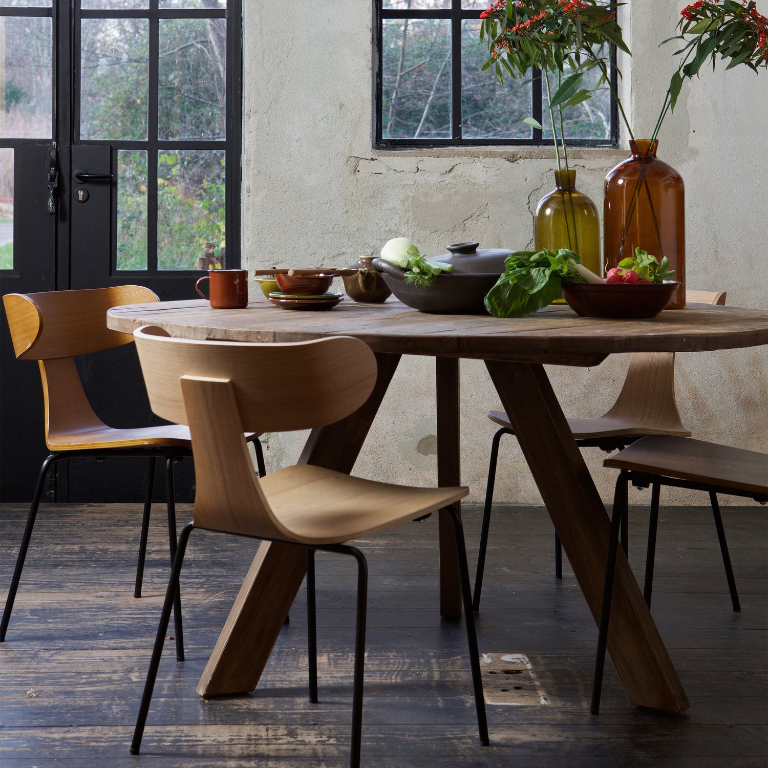 800596-N-800585-N-800585-B-800721-W-800618-800617-B-O-01_SF_BP_Tondo_tafel_form_stoel_Bold_lamp_Chemistry_fles_VIERKANT.jpg?auto=webp&format=png&width=1500&height=1500