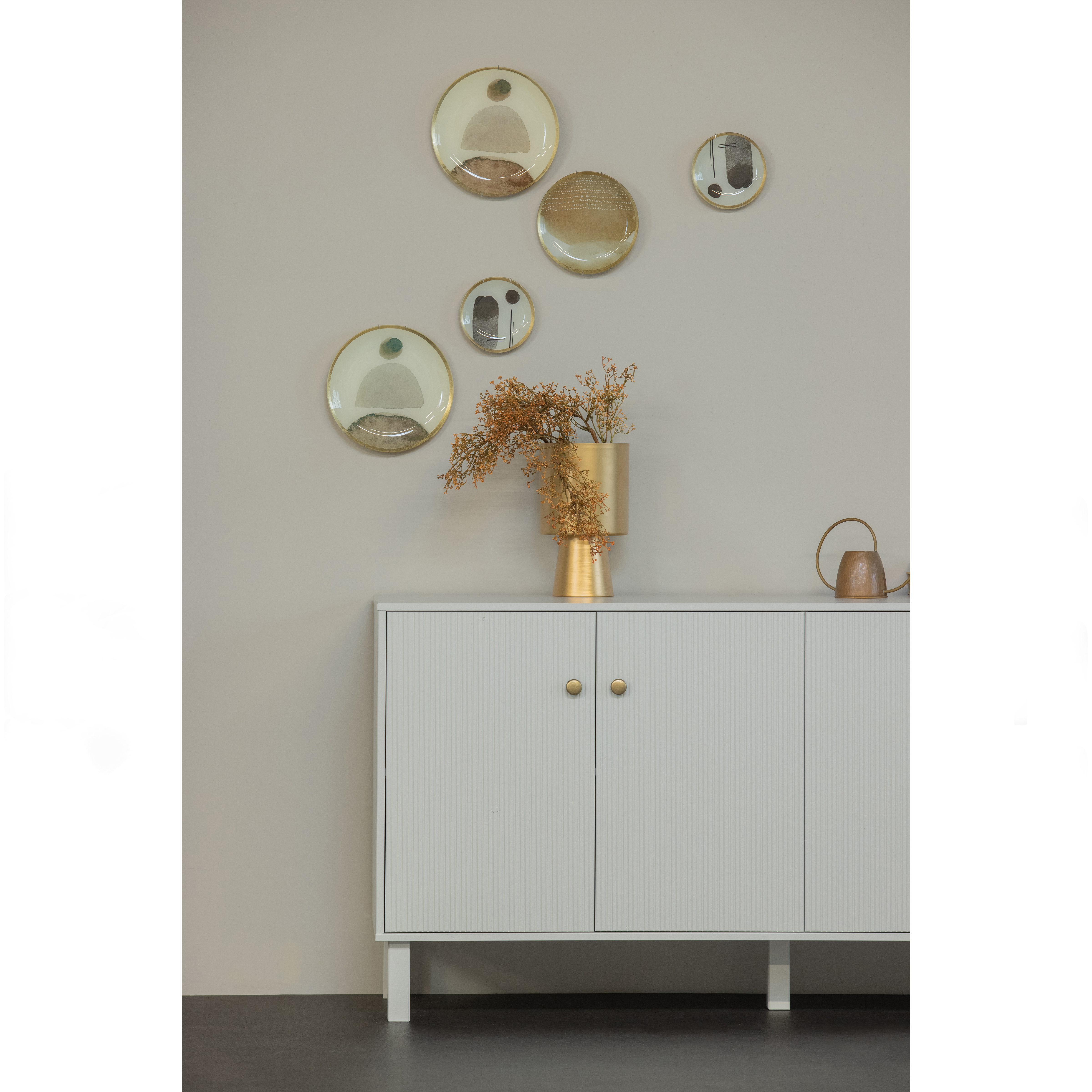 373423-W-377130-M-02_SF_FA_Madu_dressoir_grenen_wolkengrijs_Dini_decobordjes.jpg?auto=webp&format=png&width=1500&height=1500