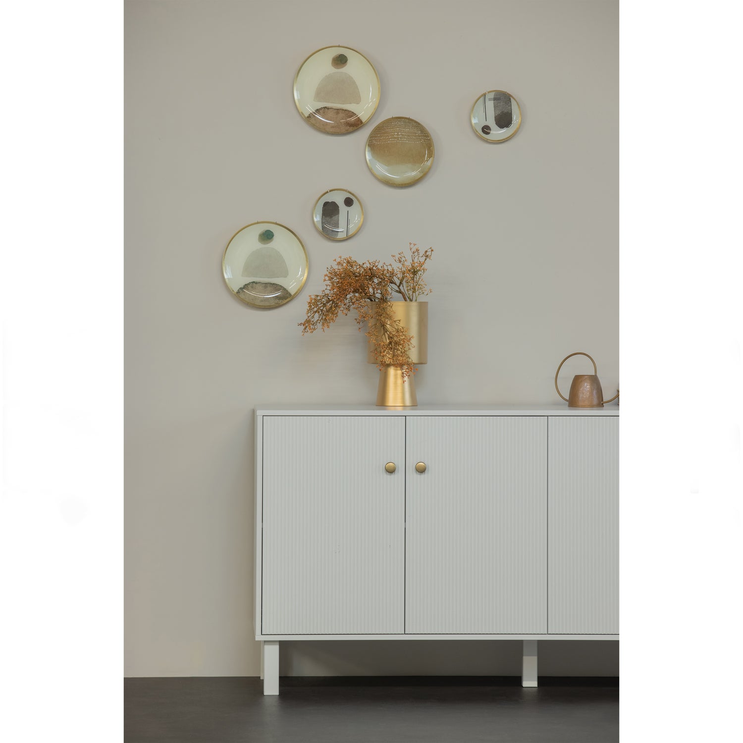 373423-W-377130-M-02_SF_FA_Madu_dressoir_grenen_wolkengrijs_Dini_decobordjes.jpg?auto=webp&format=png&width=1500&height=1500