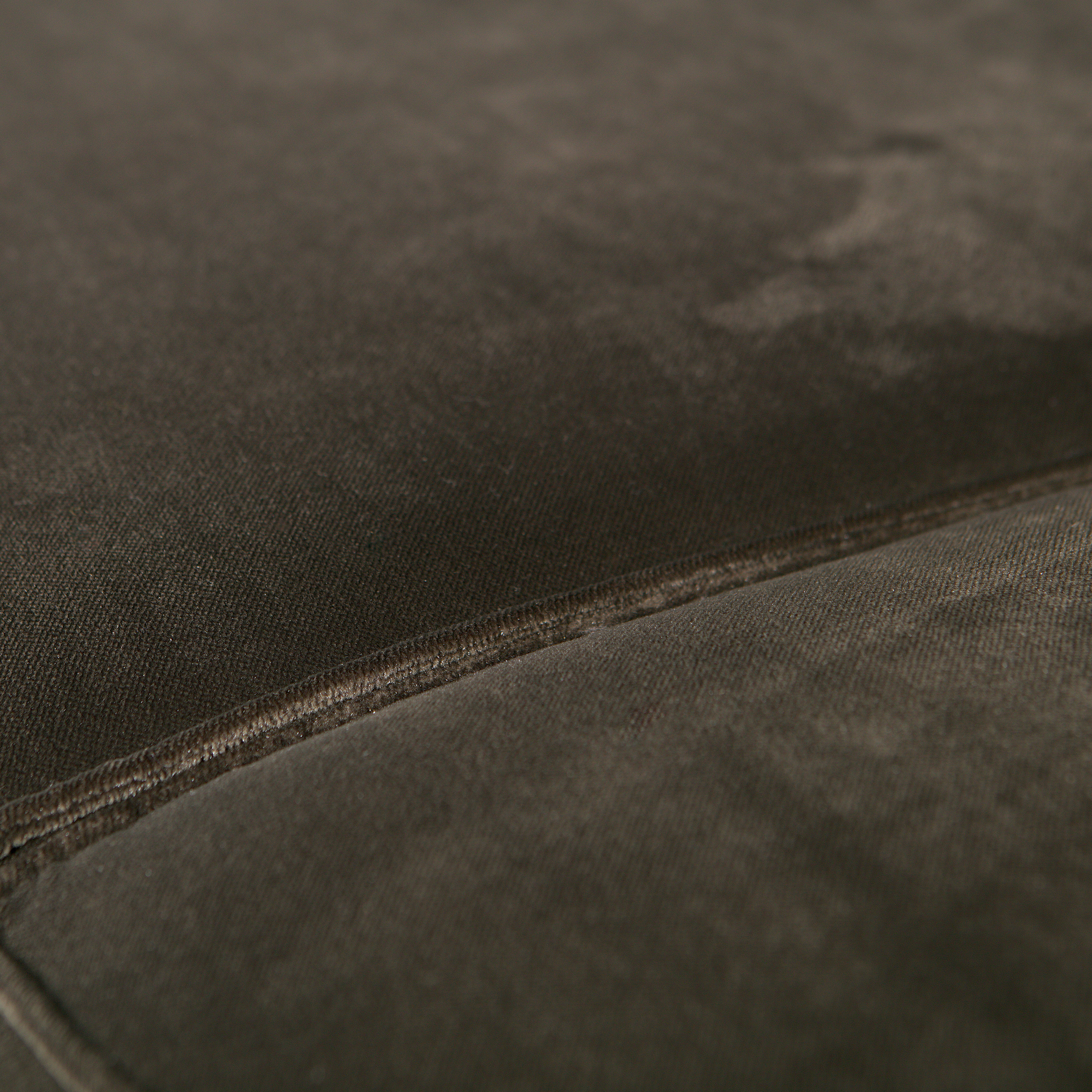 378657-156-378652-156-378655-156-05_VS_BP_Statement_4-zits_bank_280_velvet_warm_groen_detail.jpg?auto=webp&format=png&width=1500&height=1500