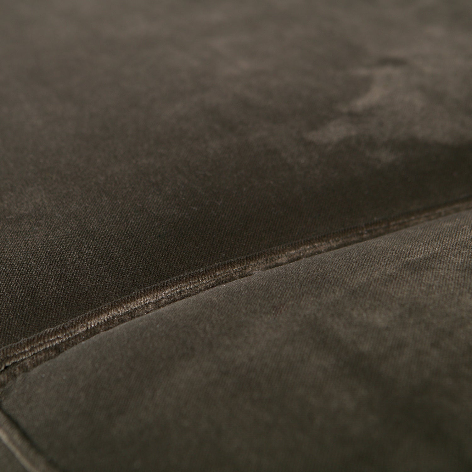 378657-156-378652-156-378655-156-05_VS_BP_Statement_4-zits_bank_280_velvet_warm_groen_detail.jpg?auto=webp&format=png&width=1500&height=1500