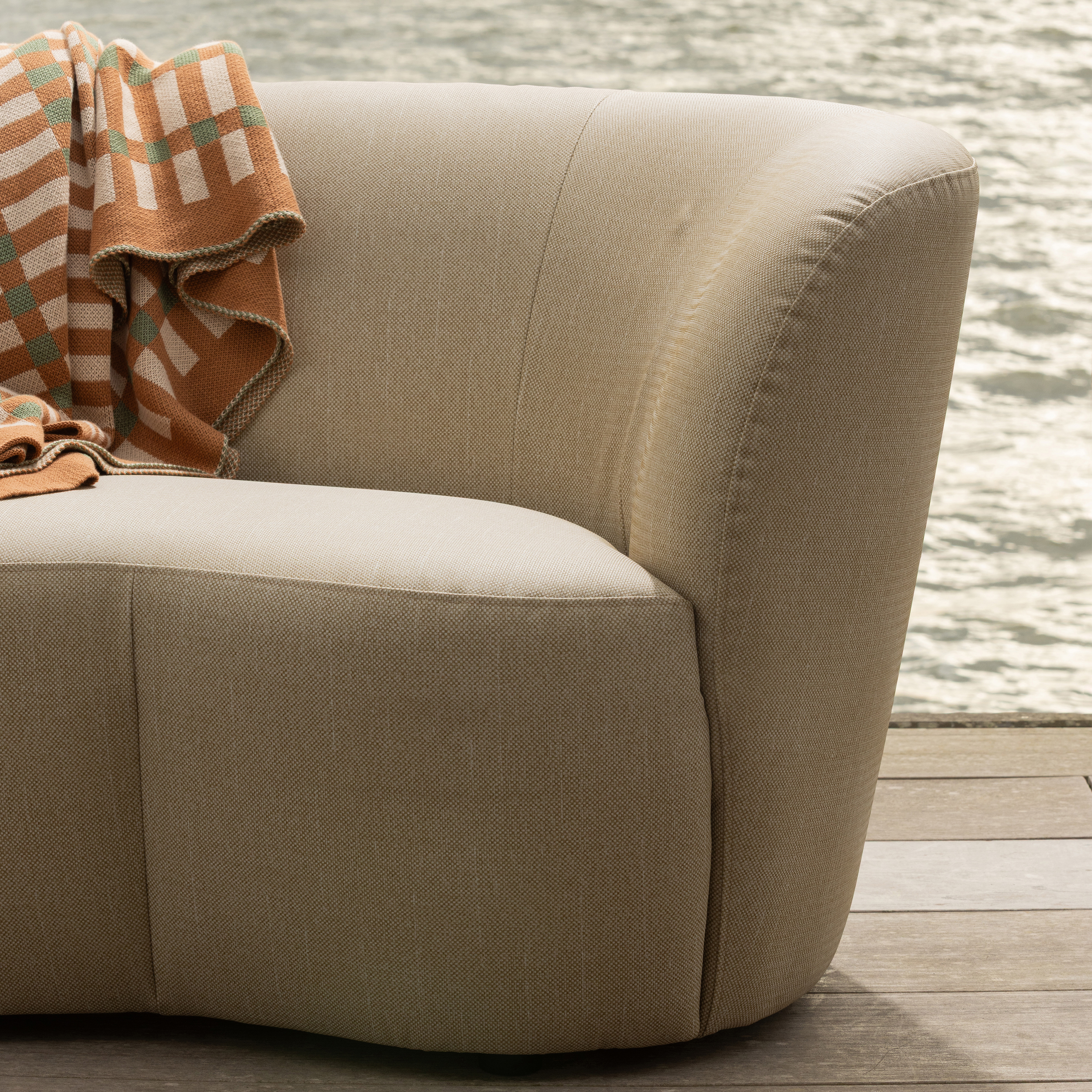 377904-Z_02_SF_KW_Stone_tuin_bankje_rechts_zand_vierkant.jpg?auto=webp&format=png&width=1500&height=1500