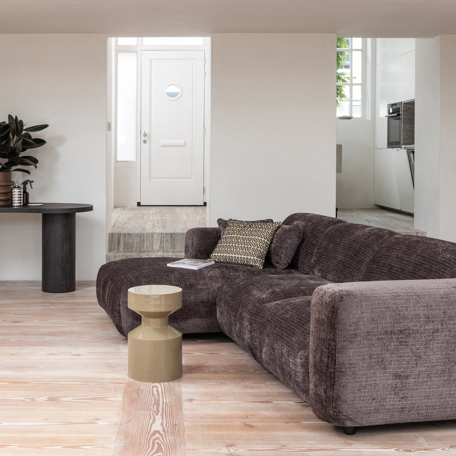 378138-W__374051-S__375037-D_02_SF_Cloud_chaise_longue_bank_links_chenille_warmbruin_Ferry_bijzettafel_Alvar_kussen_Maan_sidetable_vierkant.jpg?auto=webp&format=png&width=1500&height=1500