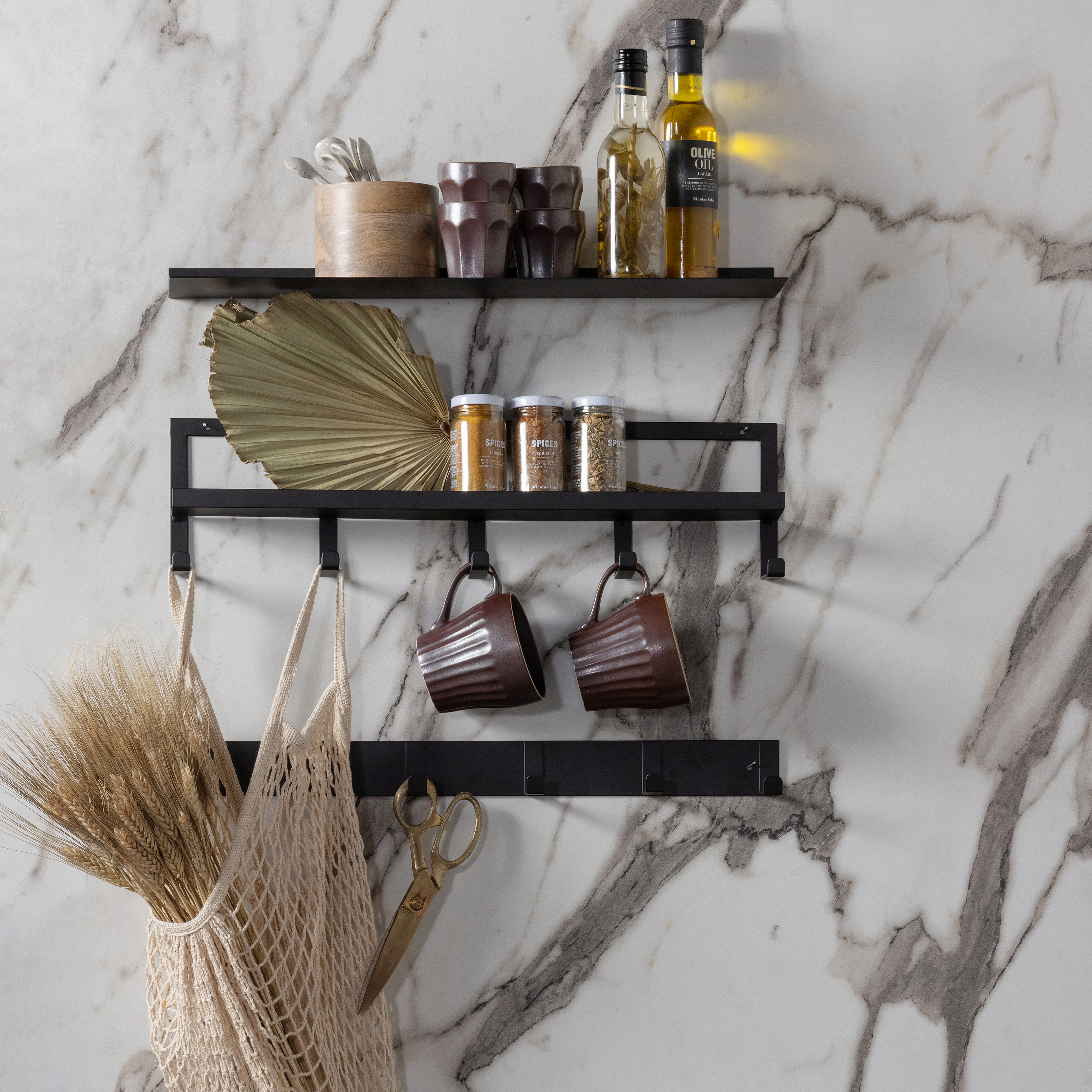 373432-Z-373431-Z-373430-Z-01_SF_FA_Riley_wandplank_metaal_zwart_Quinn_kapstok_5_haken_metaal_zwart_Lux_kapstok_6_haken_metaal_zwart_VIERKANT.jpg?auto=webp&format=png&width=1500&height=1500