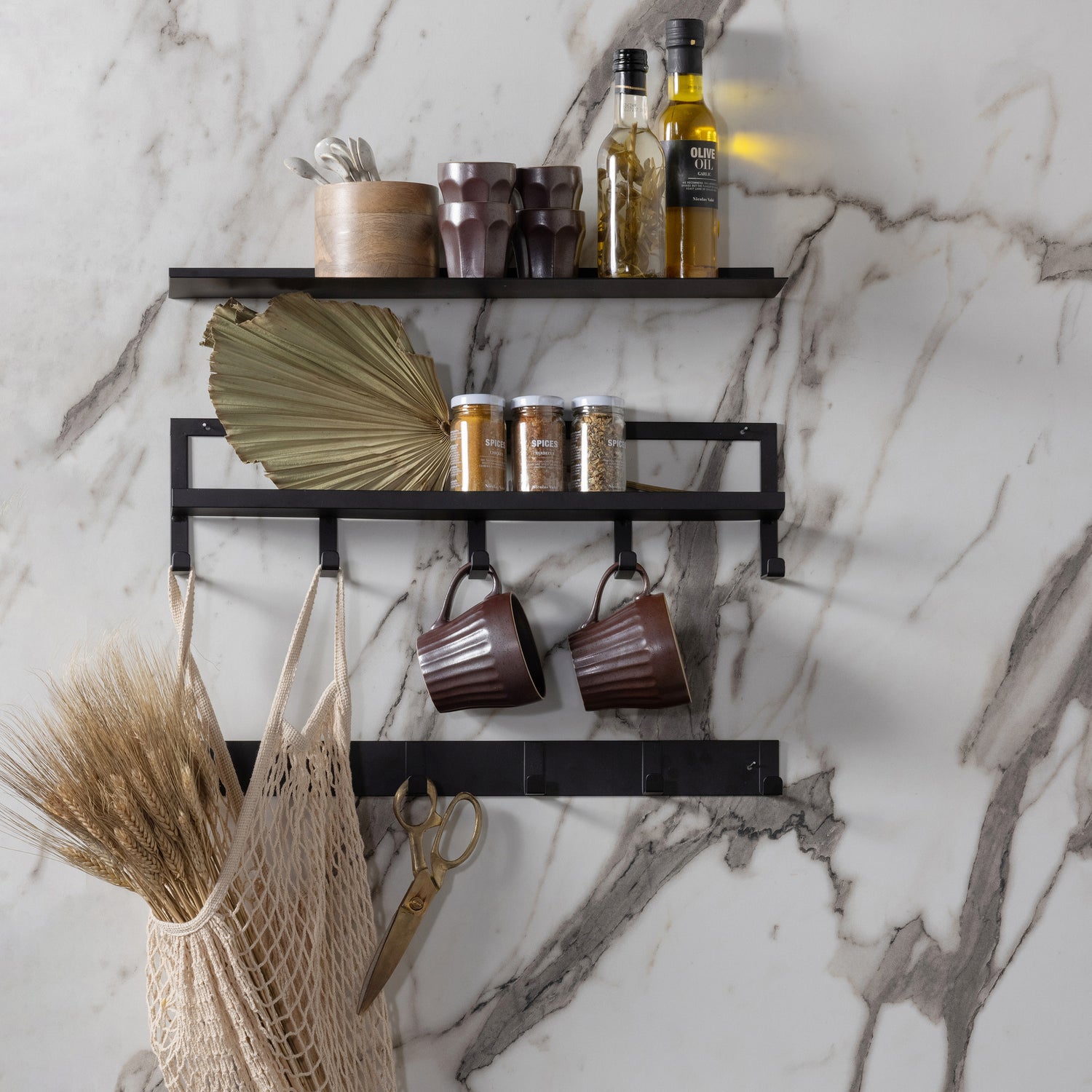 373432-Z-373431-Z-373430-Z-01_SF_FA_Riley_wandplank_metaal_zwart_Quinn_kapstok_5_haken_metaal_zwart_Lux_kapstok_6_haken_metaal_zwart_VIERKANT.jpg?auto=webp&format=png&width=1500&height=1500