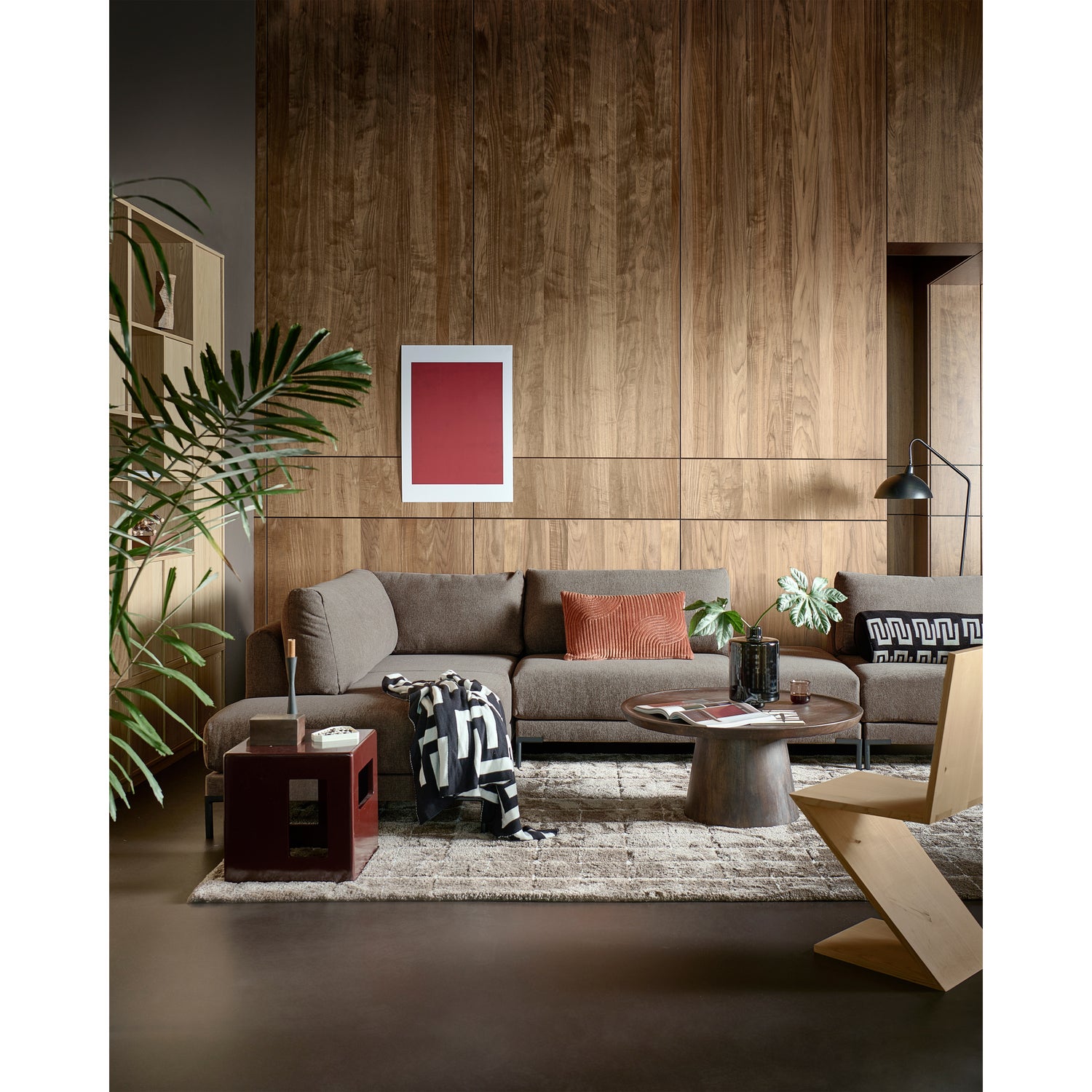 400512-B-400480-W-400484-T-400489-T-400486-T-01_SF_VT_Modern_bijzettafel_bordeaux_coffee_a_gogo_salontafel_walnoot_couple_lounge_poef_loveseat_taupe.jpg?auto=webp&format=png&width=1500&height=1500