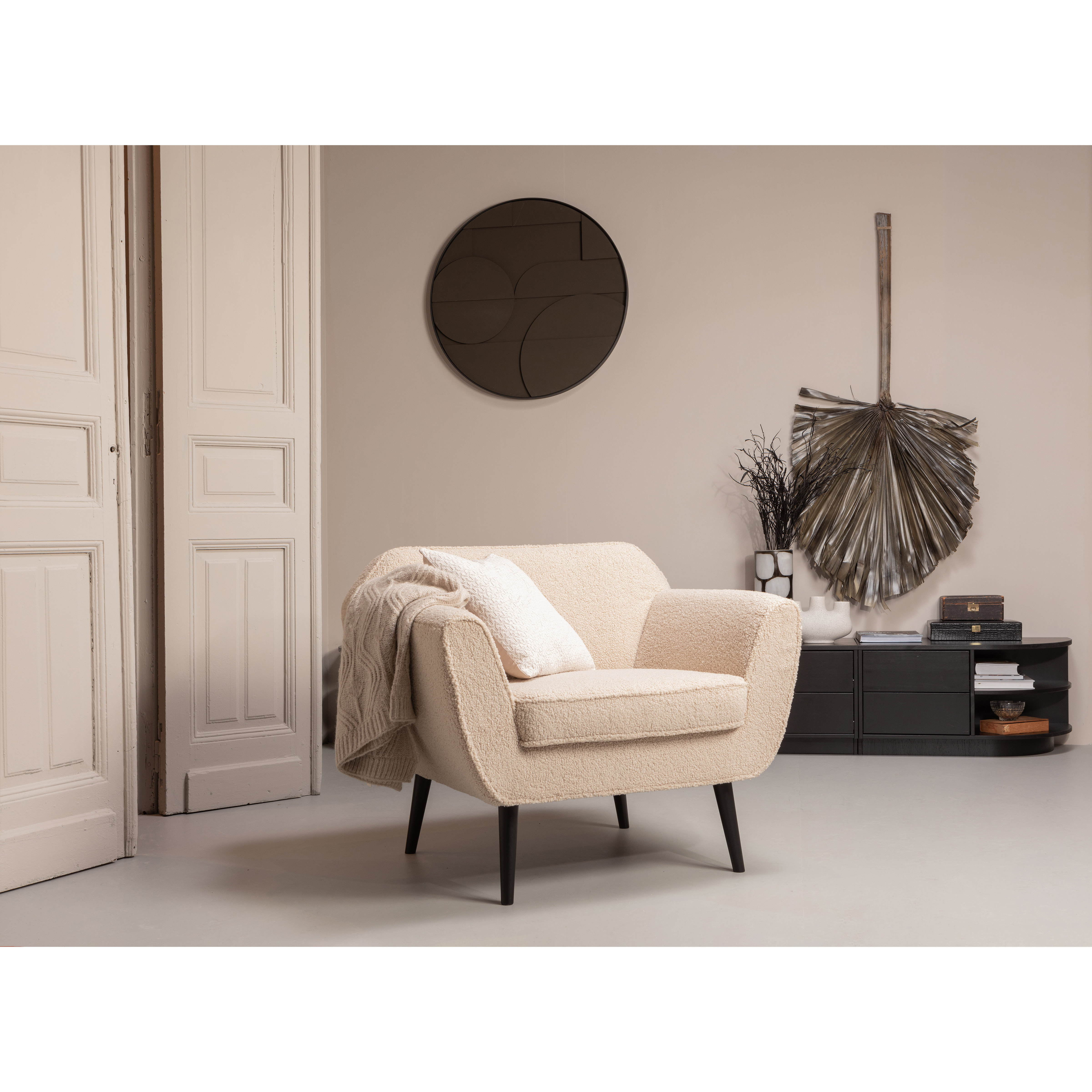 373514-Z-377419-C-373859-ZW-373860-ZW-373521-E-340454-TS-02_SF_WE_Finca_tv_meubel_rond_Rosie_Blair_vaas_Fiona.jpg?auto=webp&format=png&width=1500&height=1500