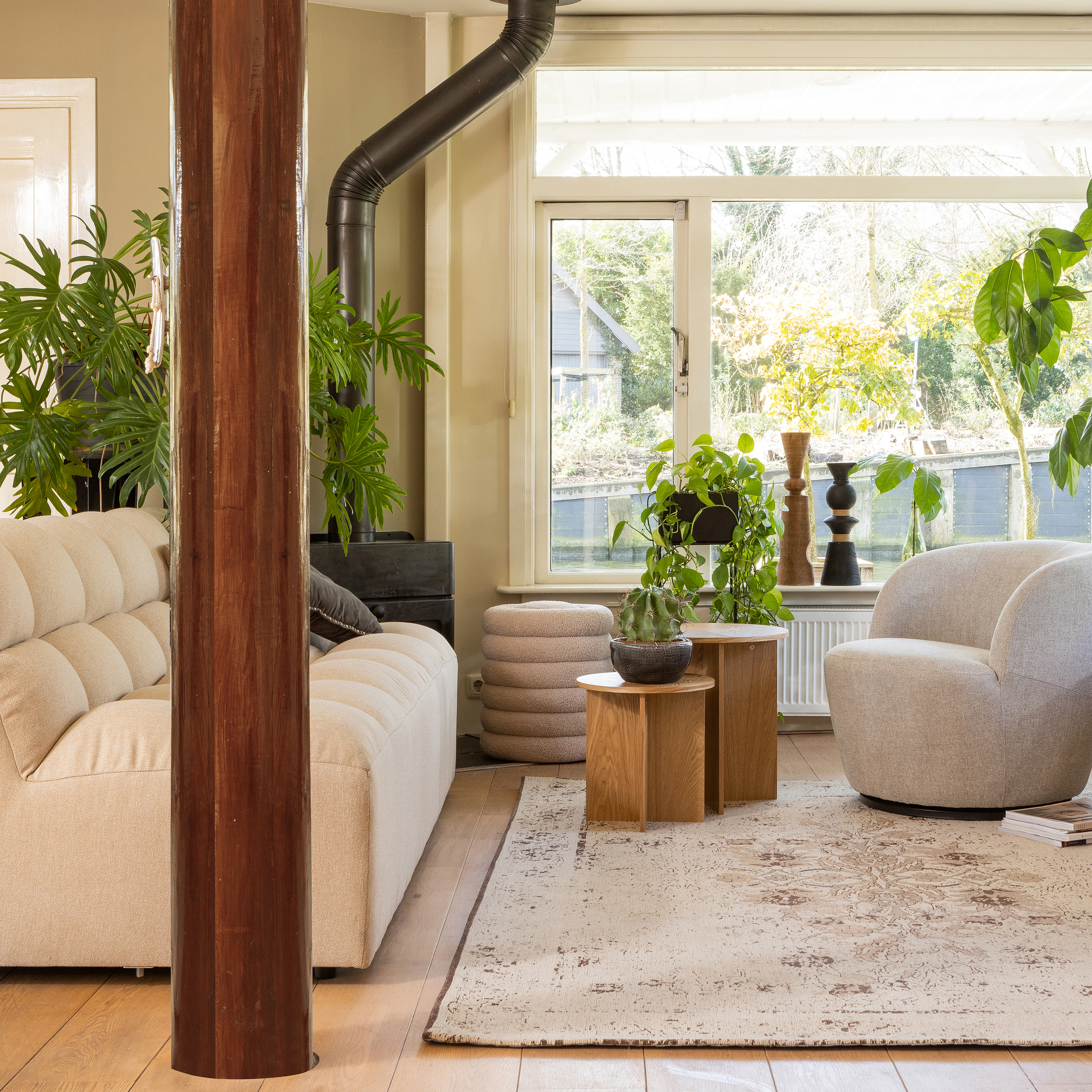 377070-Z-373539-Z-373472-Z-373473-Z-373529-M-373963-N-373896-N-373888-Z-01_SF_FA_Pepper_Serra_Lina_Rens_Gravure_Carly_VIERKANT.jpg?auto=webp&format=png&width=1500&height=1500