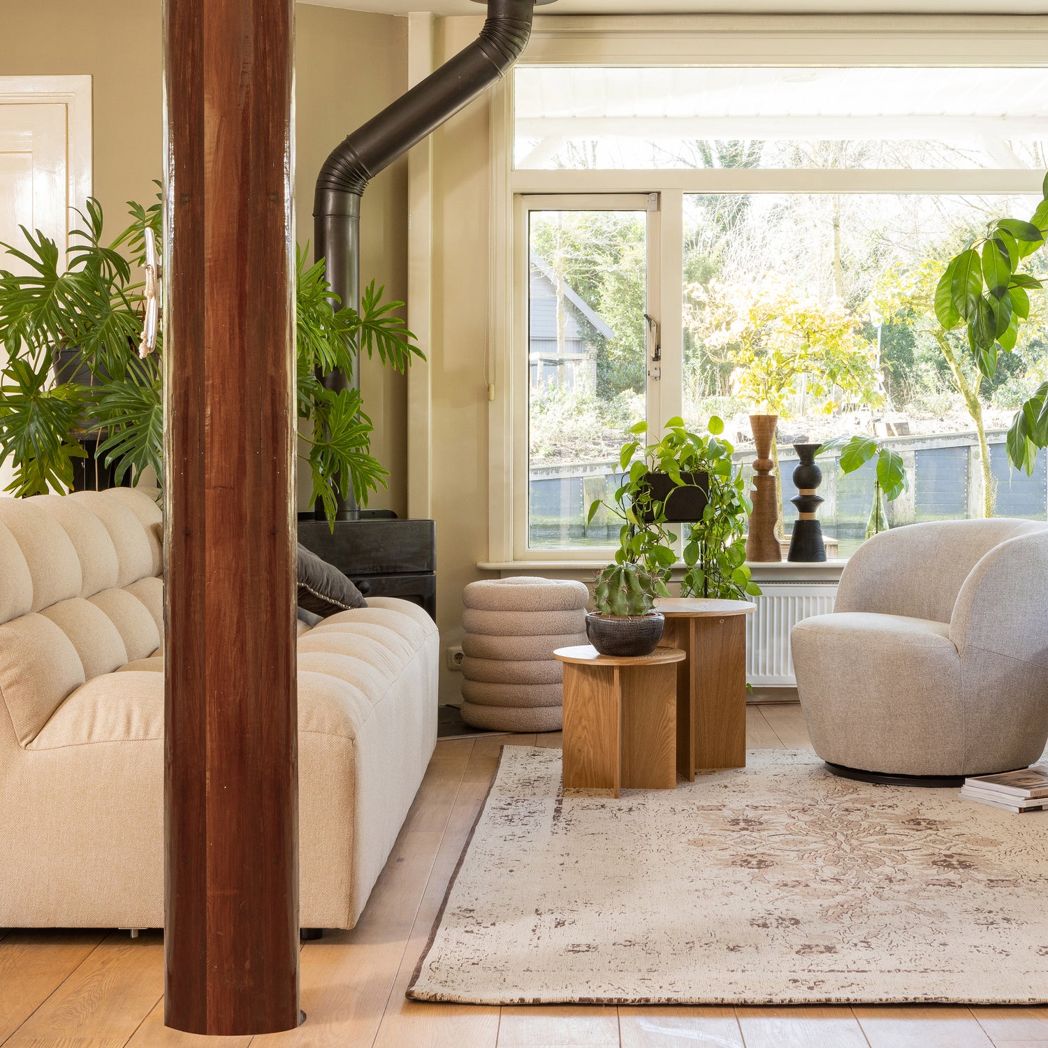 377070-Z-373539-Z-373472-Z-373473-Z-373529-M-373963-N-373896-N-373888-Z-01_SF_FA_Pepper_Serra_Lina_Rens_Gravure_Carly_VIERKANT.jpg?auto=webp&format=png&width=1500&height=1500