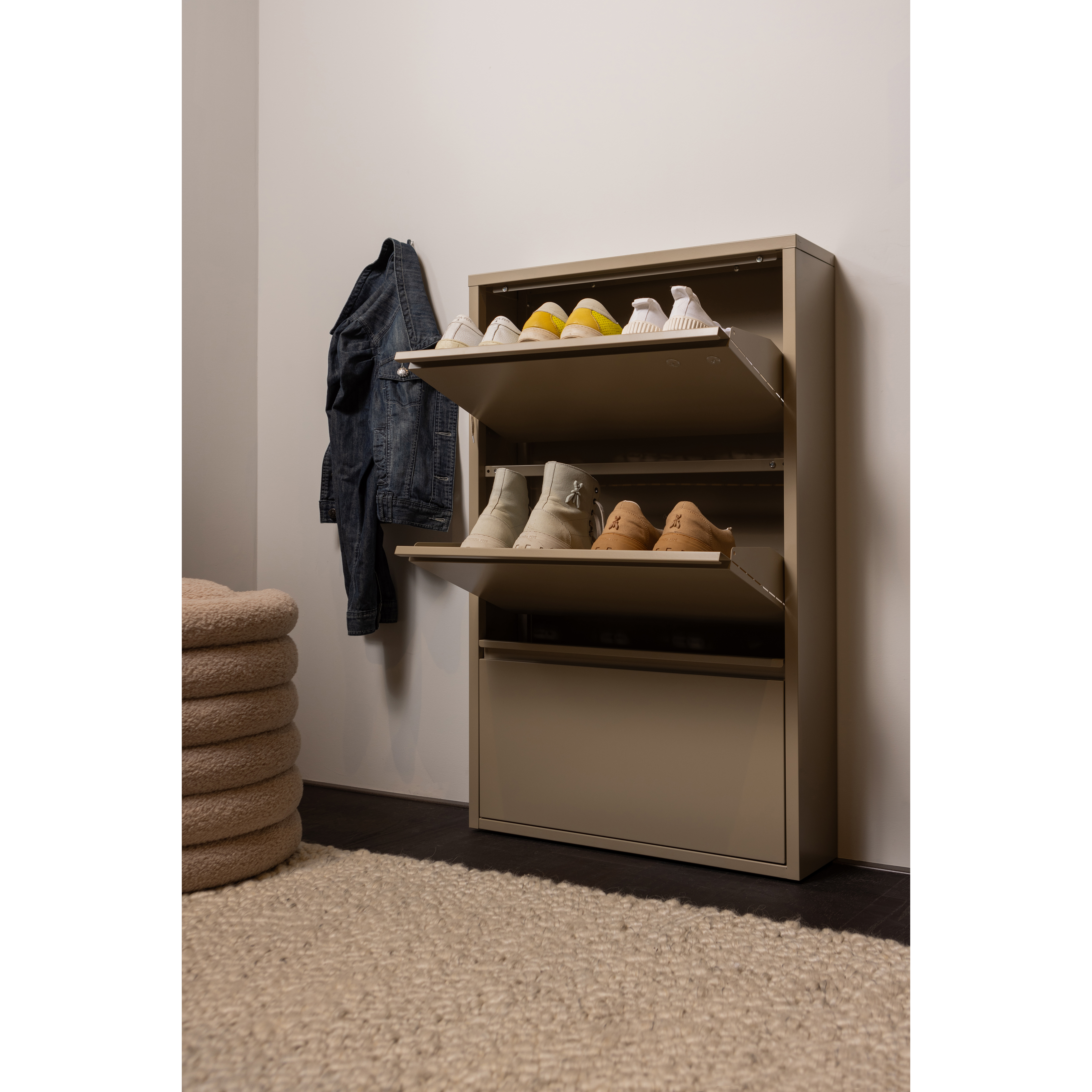 374062-S-02_SF_FA_Sabine_3_vaks_schoenenkast_metaal_zand.jpg?auto=webp&format=png&width=1500&height=1500