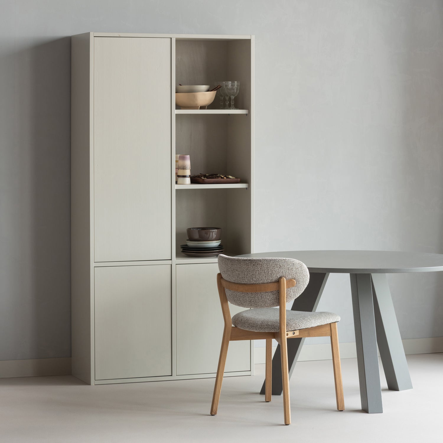 375091-DU__375419-WG__377489-N_01_SF_Merel_grenen_dust_Rhonda_warmgrijs_Udar_naturel_vierkant.jpg?auto=webp&format=png&width=1500&height=1500