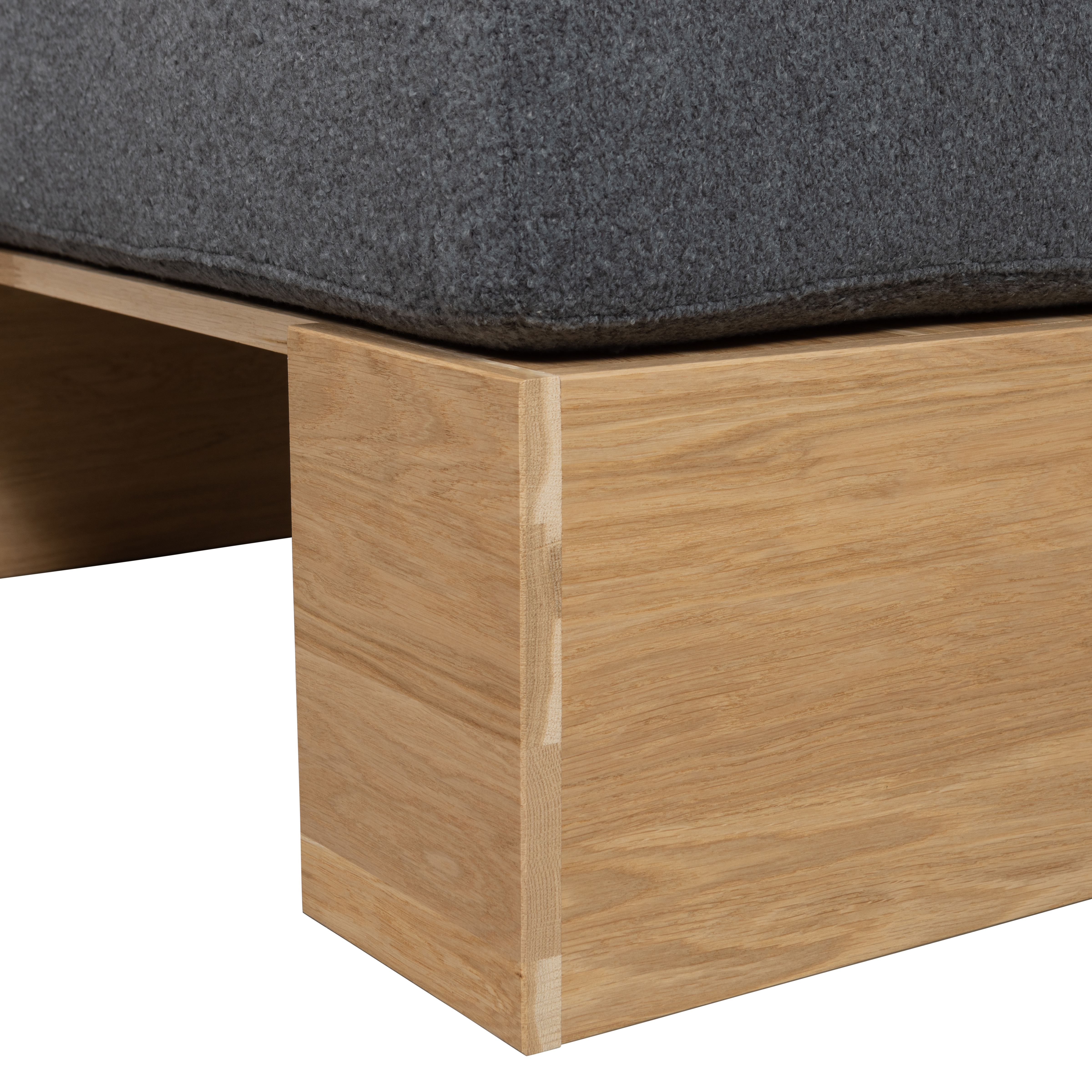 400520-D-02_VS_VT_Eat_up_muurbankje_inclusief_kussens_denim_eiken_naturel_detail.png?auto=webp&format=png&width=1500&height=1500