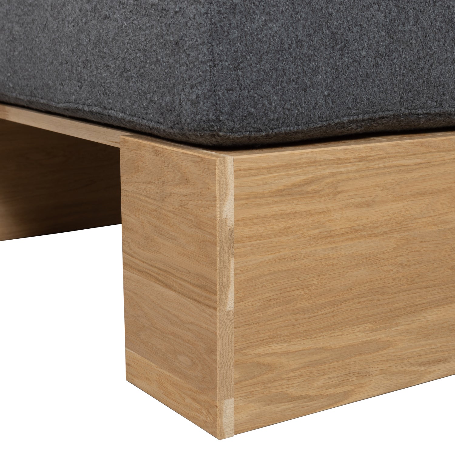 400520-D-02_VS_VT_Eat_up_muurbankje_inclusief_kussens_denim_eiken_naturel_detail.png?auto=webp&format=png&width=1500&height=1500