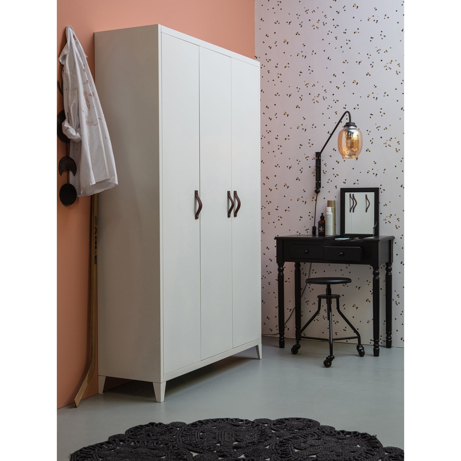 373843-W-373774-Z-373722-Z-02_SF_Brock_3_deurs_Romy_hal_kaptafel_Royce_kruk.jpg?auto=webp&format=png&width=1500&height=1500