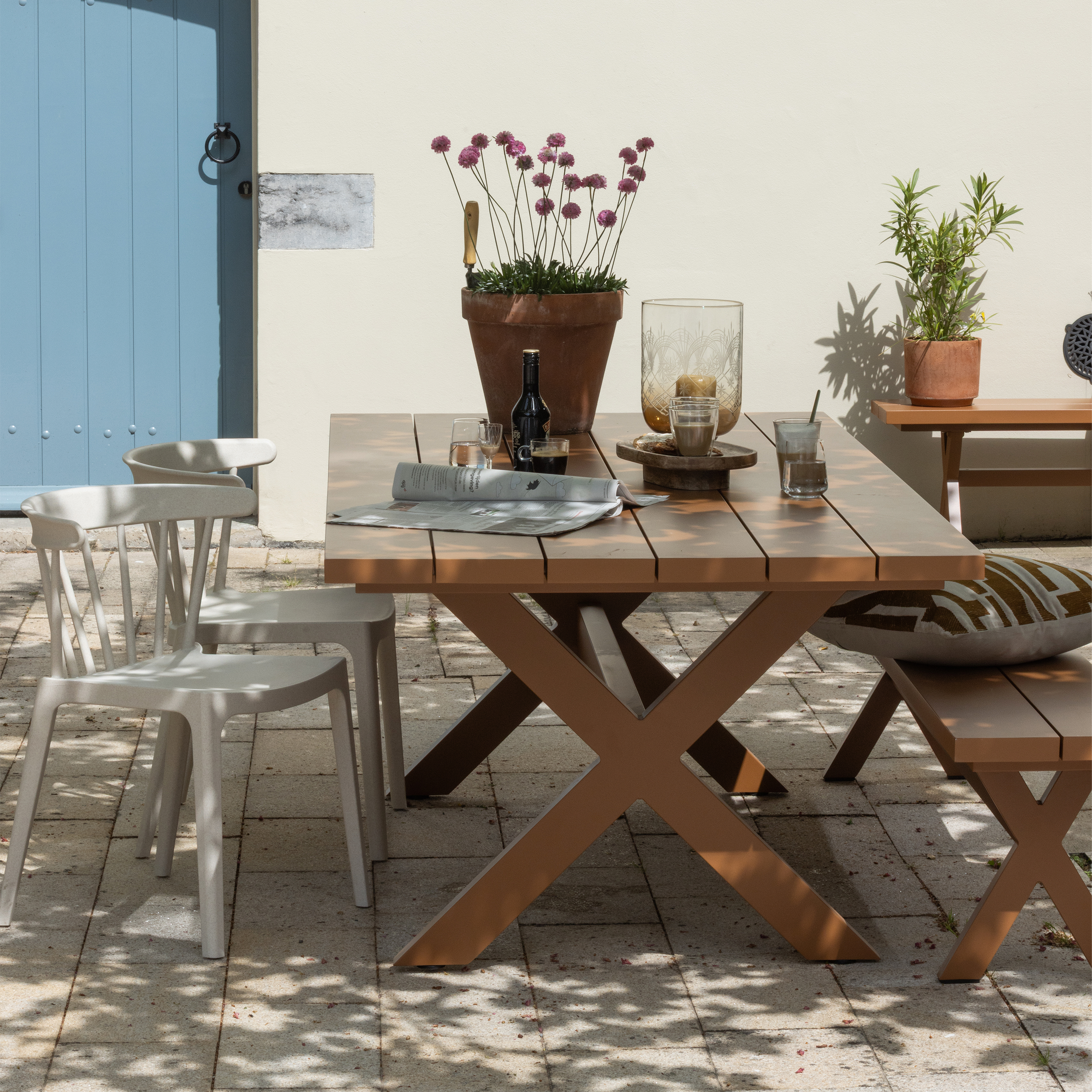 500030-T-500031-T-378634-WM-01_SF_WO_Delta_picknick_tuintafel_tuinbank_Bliss_tuinstoel_vierkant.png?auto=webp&format=png&width=1500&height=1500
