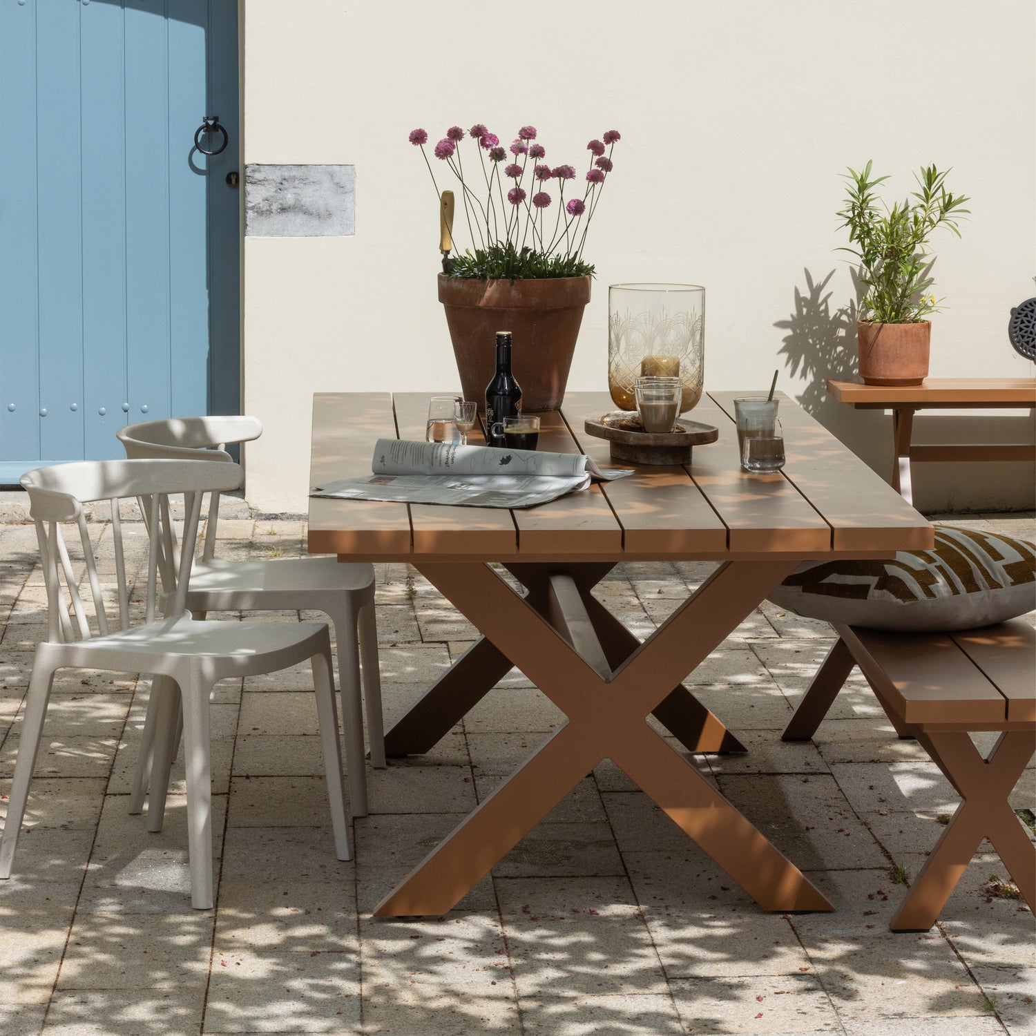 500030-T-500031-T-378634-WM-01_SF_WO_Delta_picknick_tuintafel_tuinbank_Bliss_tuinstoel_vierkant.png?auto=webp&format=png&width=1500&height=1500