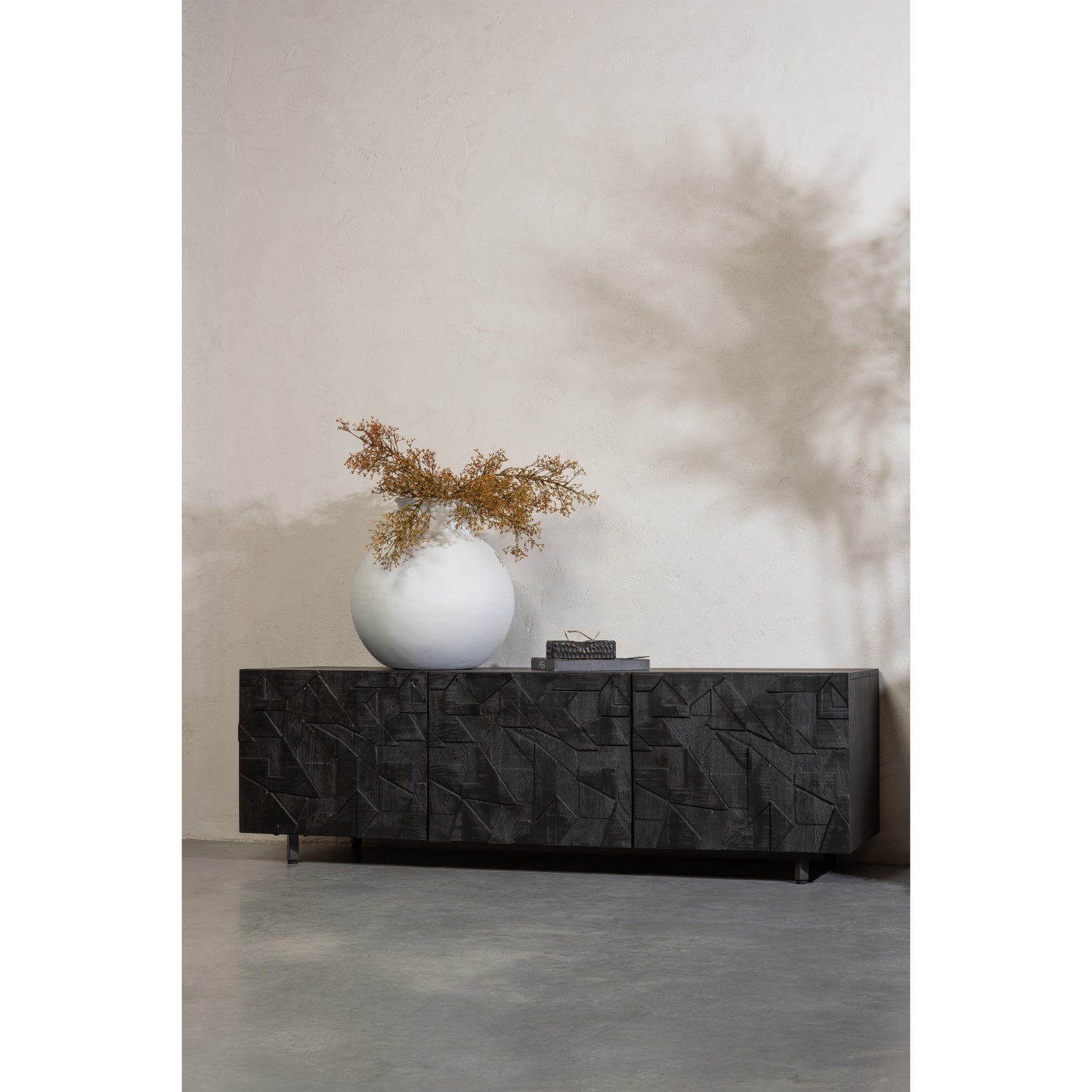 801412-Z-801197-M-01_SF_BP_Counter_tv_meubel_mango_zwart_Vicing_vaas.jpg?auto=webp&format=png&width=1500&height=1500