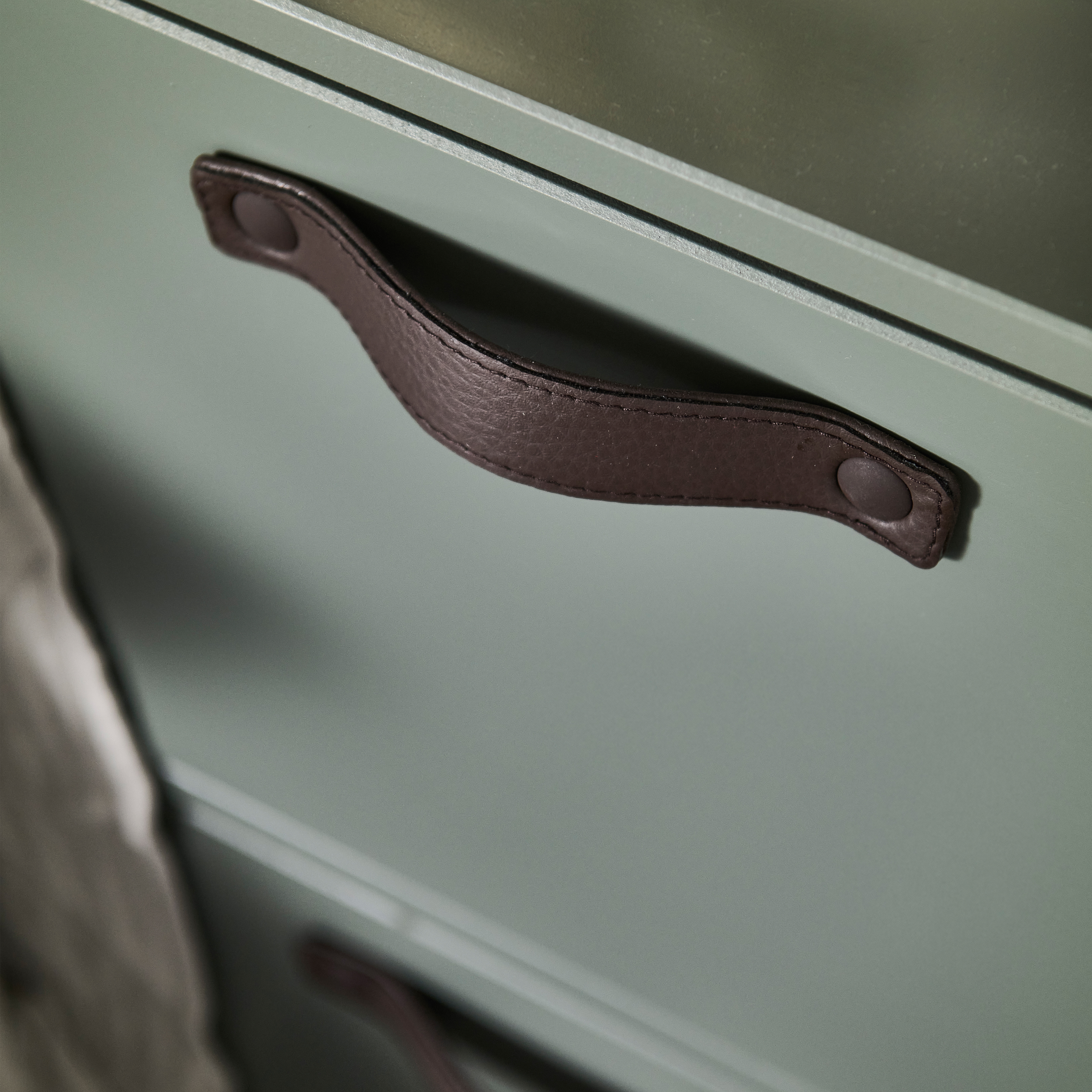 377036-S-02_SF_VT_Stage_gaderobekast_grenen_soap_detail.jpg?auto=webp&format=png&width=1500&height=1500