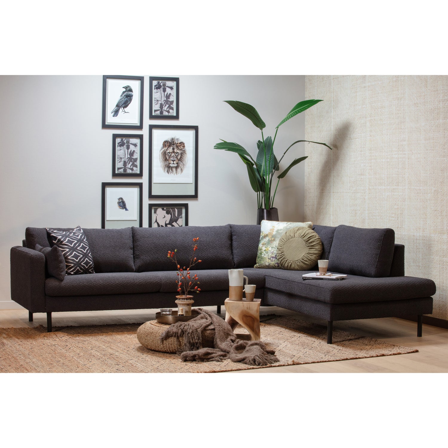 200299-TG-800830-S-373819-G-800630-Z-800629-Z-800630-Z-02_SF_BL_Wilder_hoekbank_Artistic_vaas_XL_Strelitz.jpg?auto=webp&format=png&width=1500&height=1500