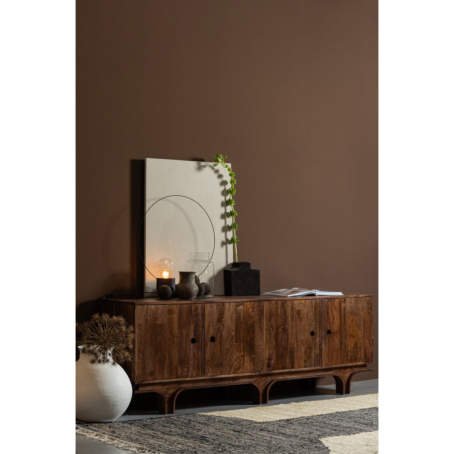 377359-W-801197-M-340516-N-01_SF_WE_Staes_dressoir_4_deurs_walnoot_Vicing_Lias.jpg?auto=webp&format=png&width=1500&height=1500