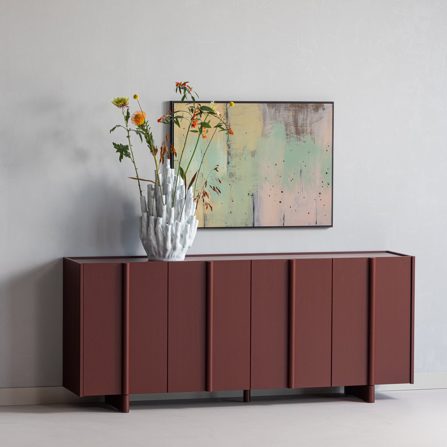 373991-BR_01_SF_FQ_Basu_dressoir_grenen_bordeauxrood_vierkant.jpg?auto=webp&format=png&width=1500&height=1500