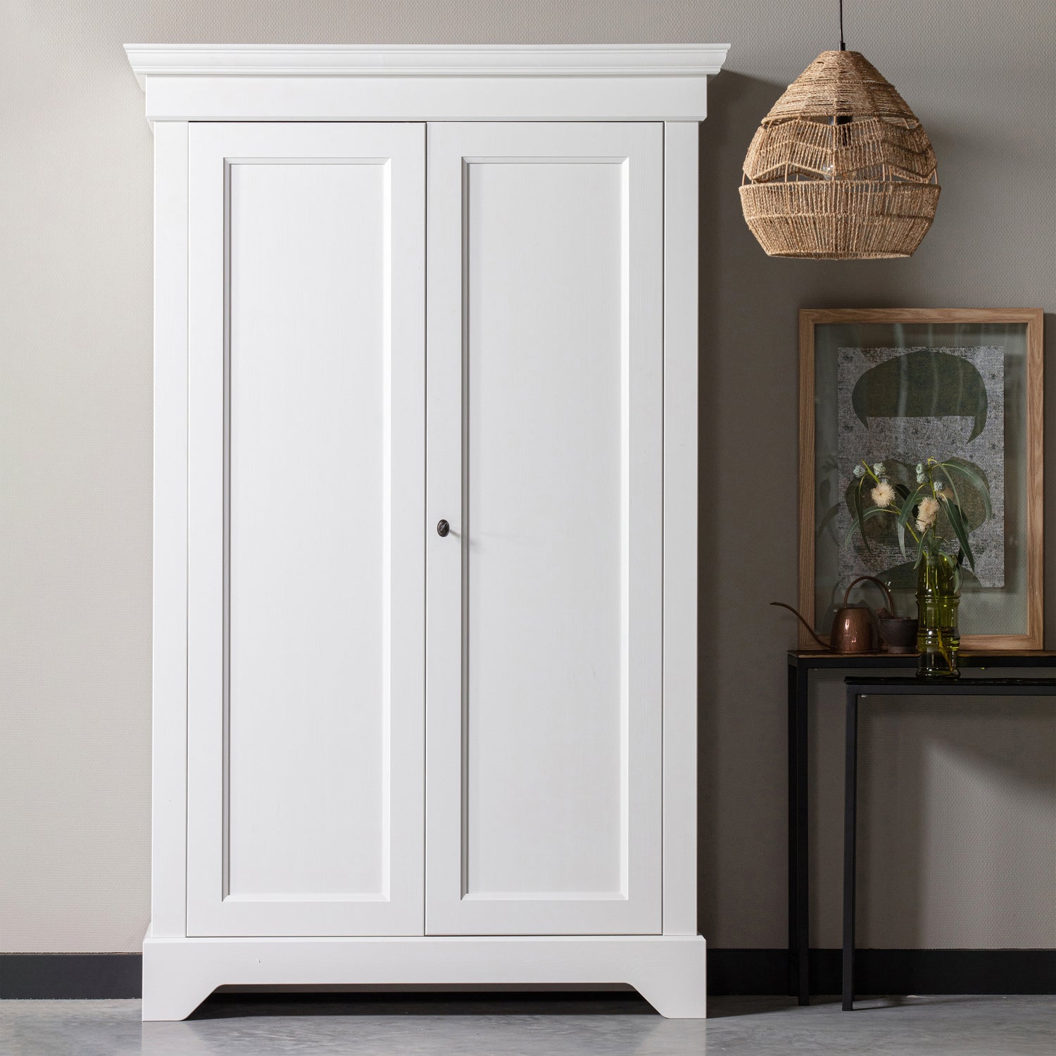 378562-W-377104-N-377117-A-377095-N-02_SF_FA_Isabel_kast_wit_Adelaide_hanglamp_Lane_bijzet_Blake_fotolijst_VIERKANT.jpg?auto=webp&format=png&width=1500&height=1500