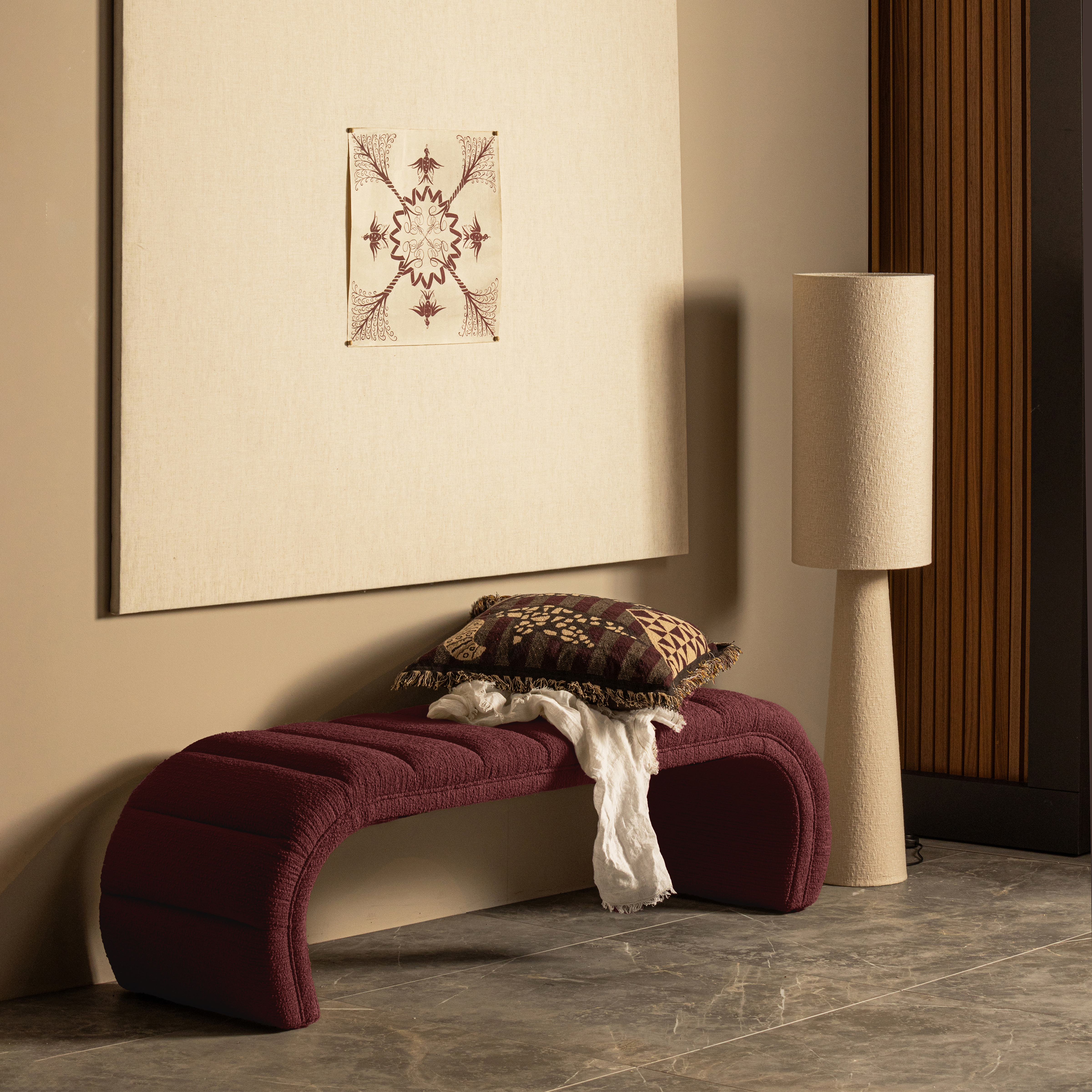 801427-B-801397-N-801311-M-01_SF_BP_Traffic_bankje_burgundy_Loft_vloerlamp_Devote_VIERKANT.jpg?auto=webp&format=png&width=1500&height=1500