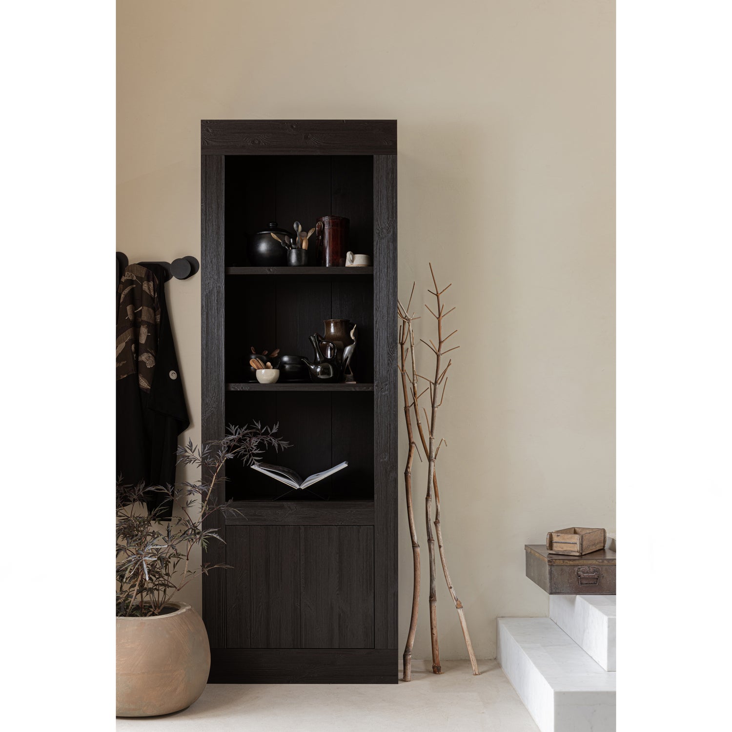 801290-C-377228-Z-01_SF_BP_Yumi_opbergkast_Cedar_Brook_boekenstandaard.jpg?auto=webp&format=png&width=1500&height=1500